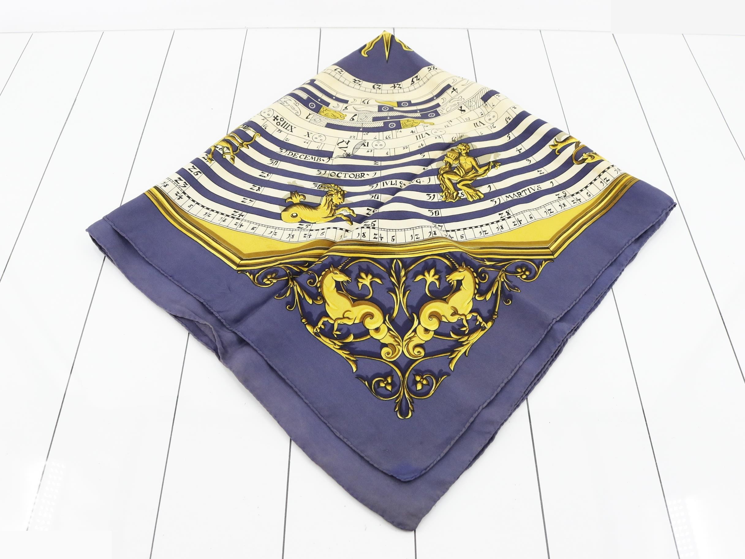 Carre 90 (blue) — view 2