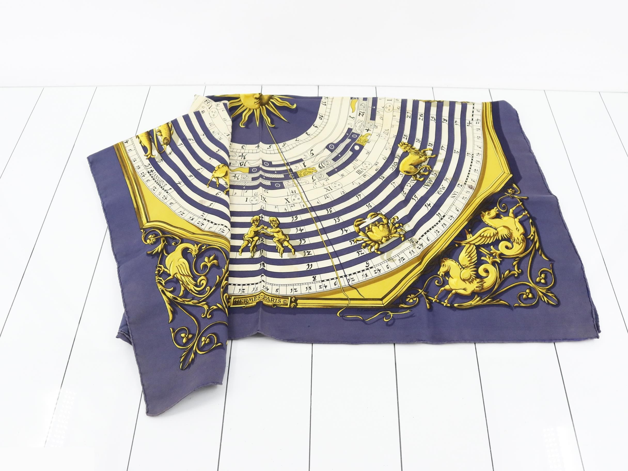 Carre 90 (blue) — view 3