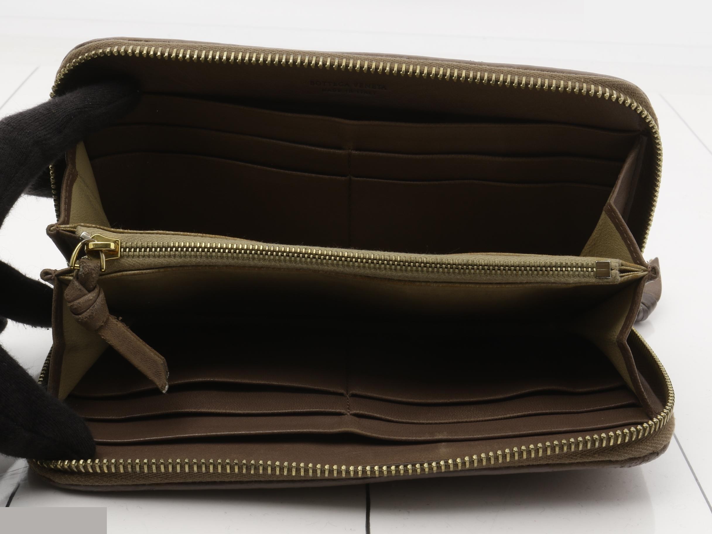 Intrecciato round zipper long wallet, leather, brown — view 4