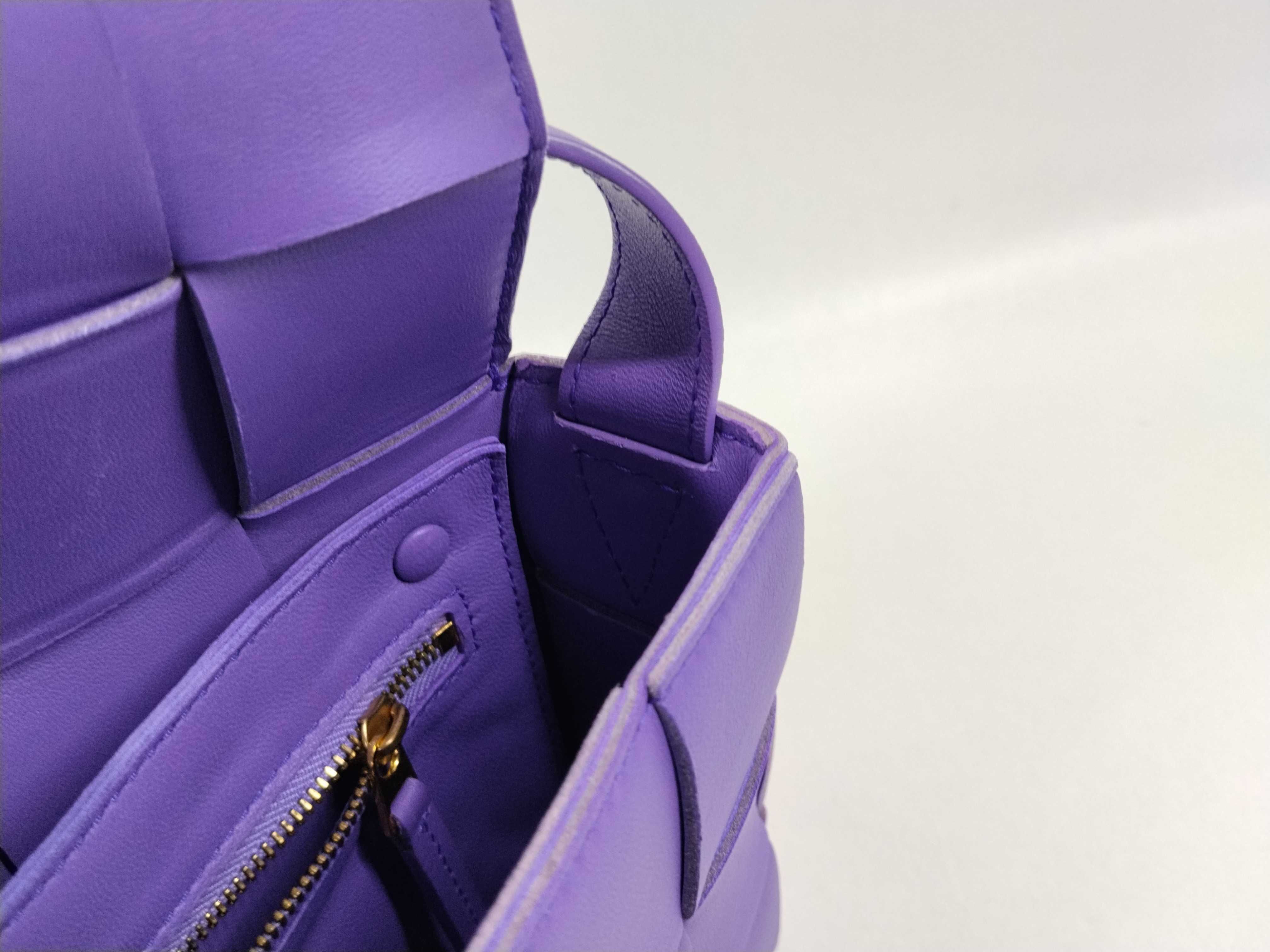 Intrecciato Bottega Veneta Cassette Shoulder Bag Leather Shoulder Bag — view 10