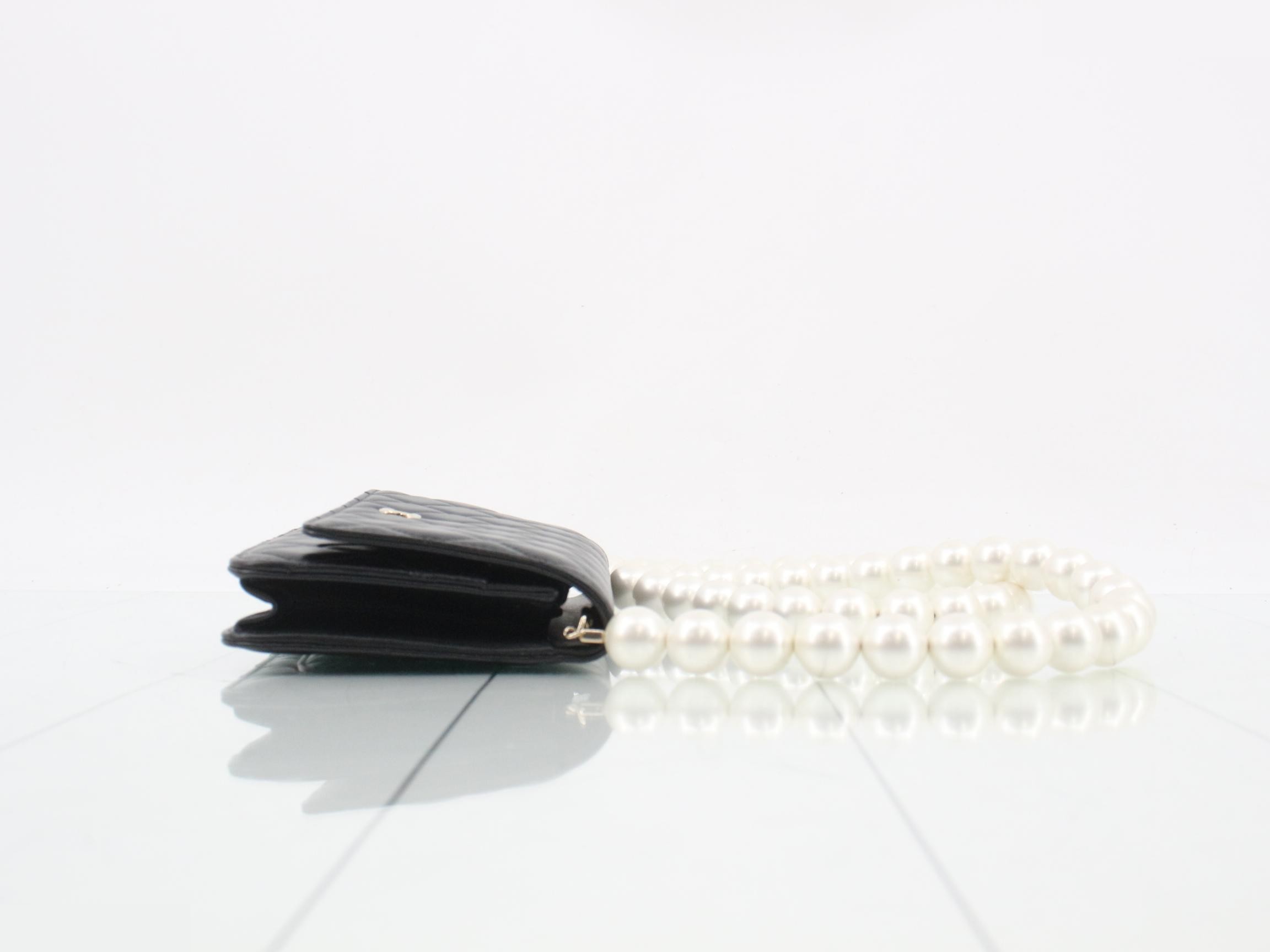 Pearl chain wallet, lambskin, matelassé — view 3