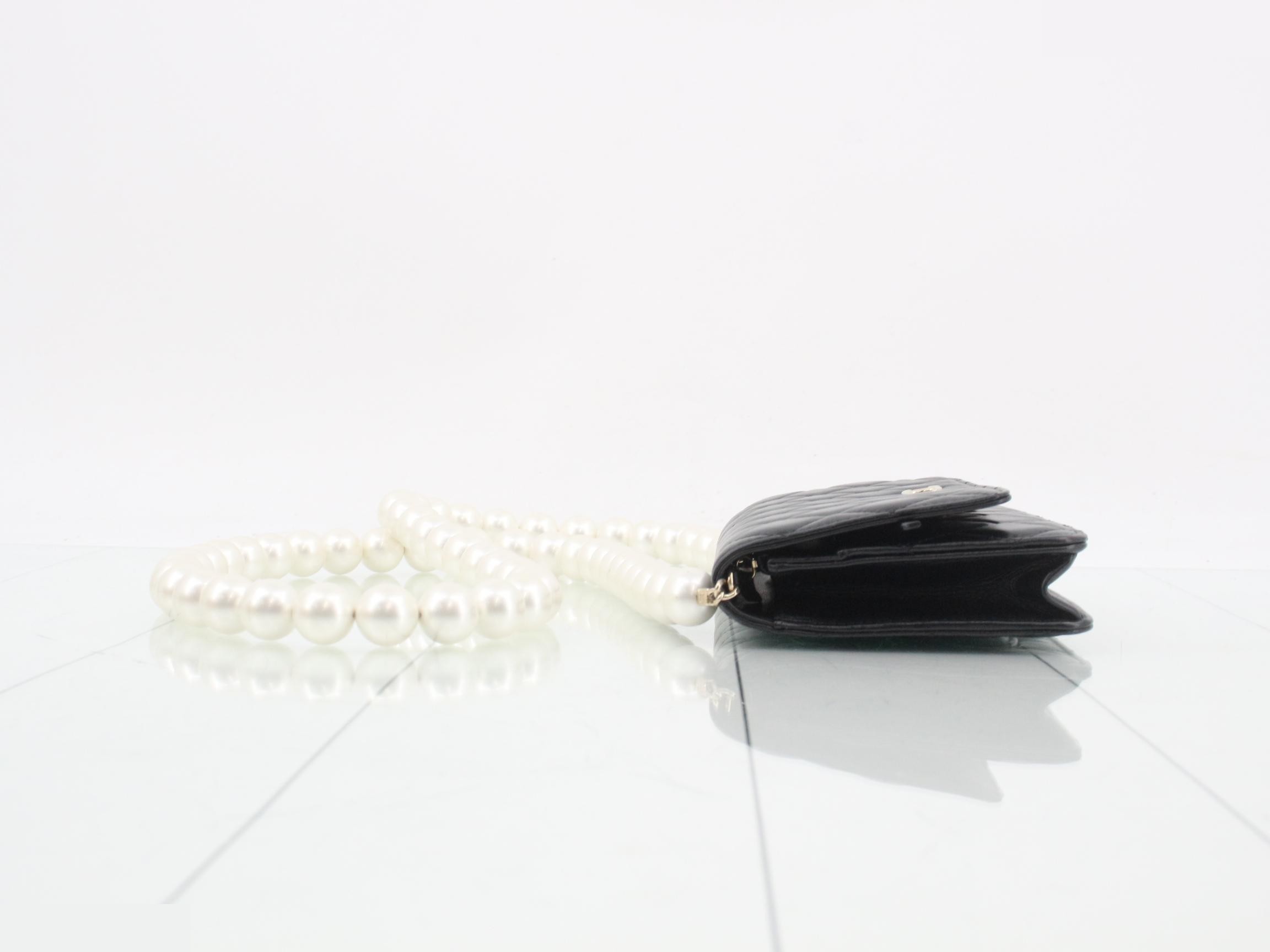 Pearl chain wallet, lambskin, matelassé — view 4