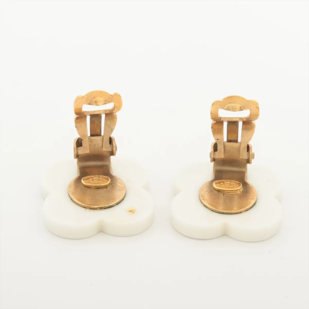 Coco Mark 02P Earrings (for both ears) GP x Resin White x Black — view 4