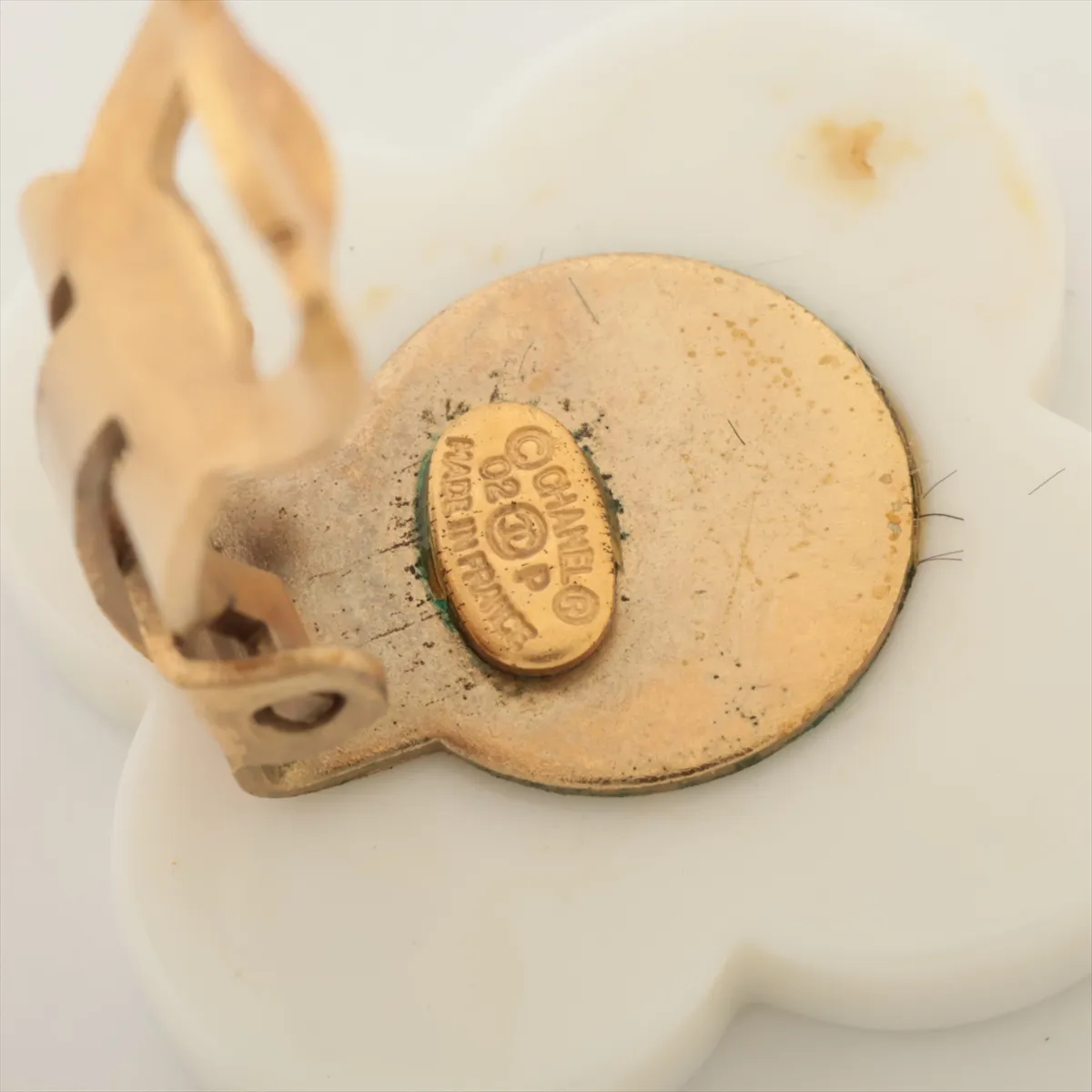 Coco Mark 02P Earrings (for both ears) GP x Resin White x Black — view 5