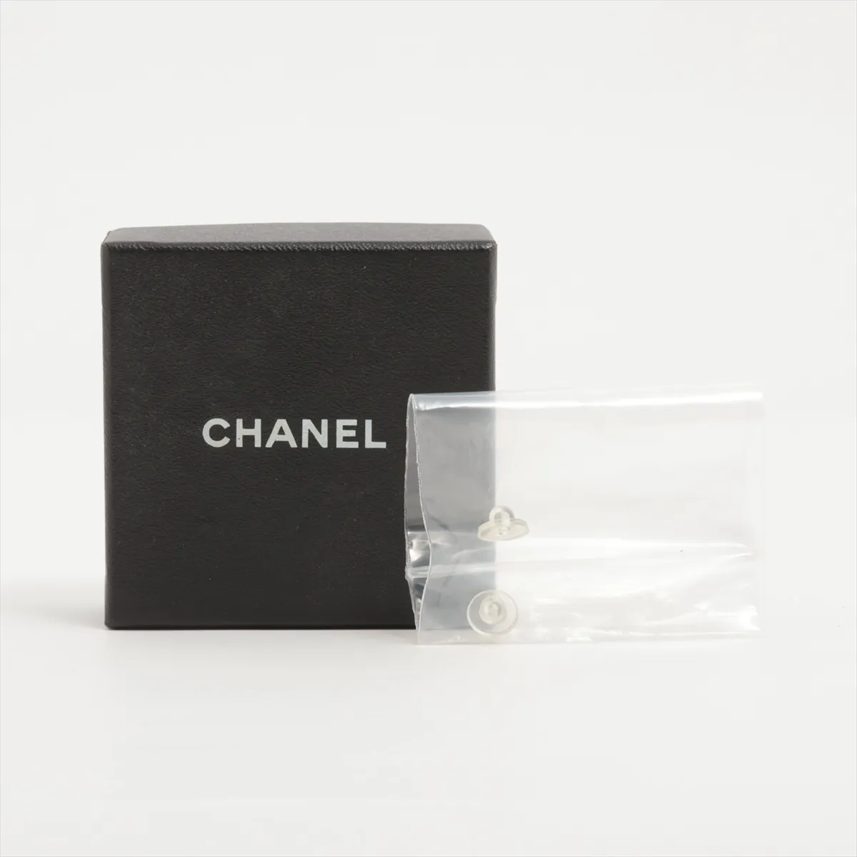 Coco Mark 02P Earrings (for both ears) GP x Resin White x Black — view 6