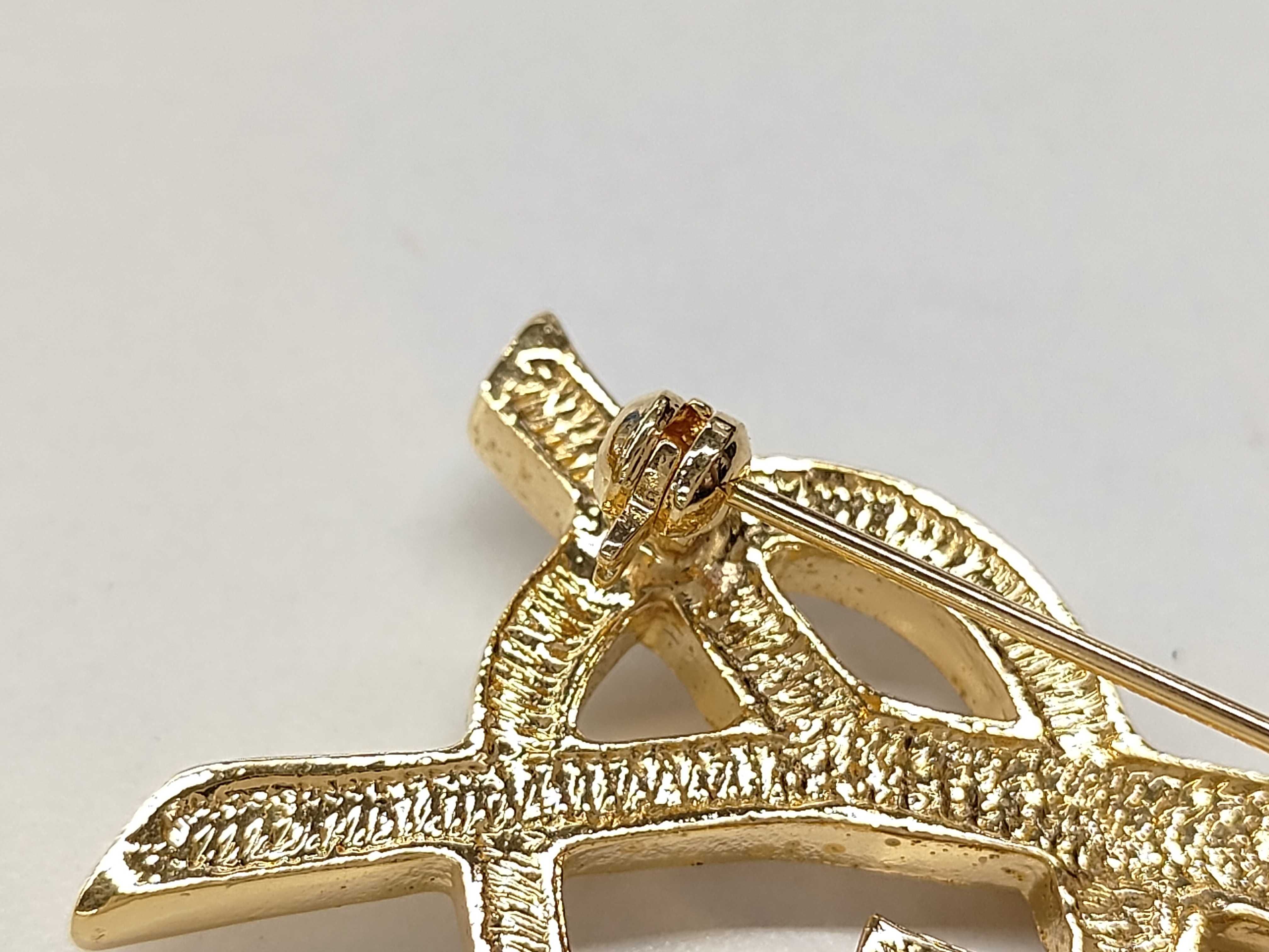 brooch — view 4