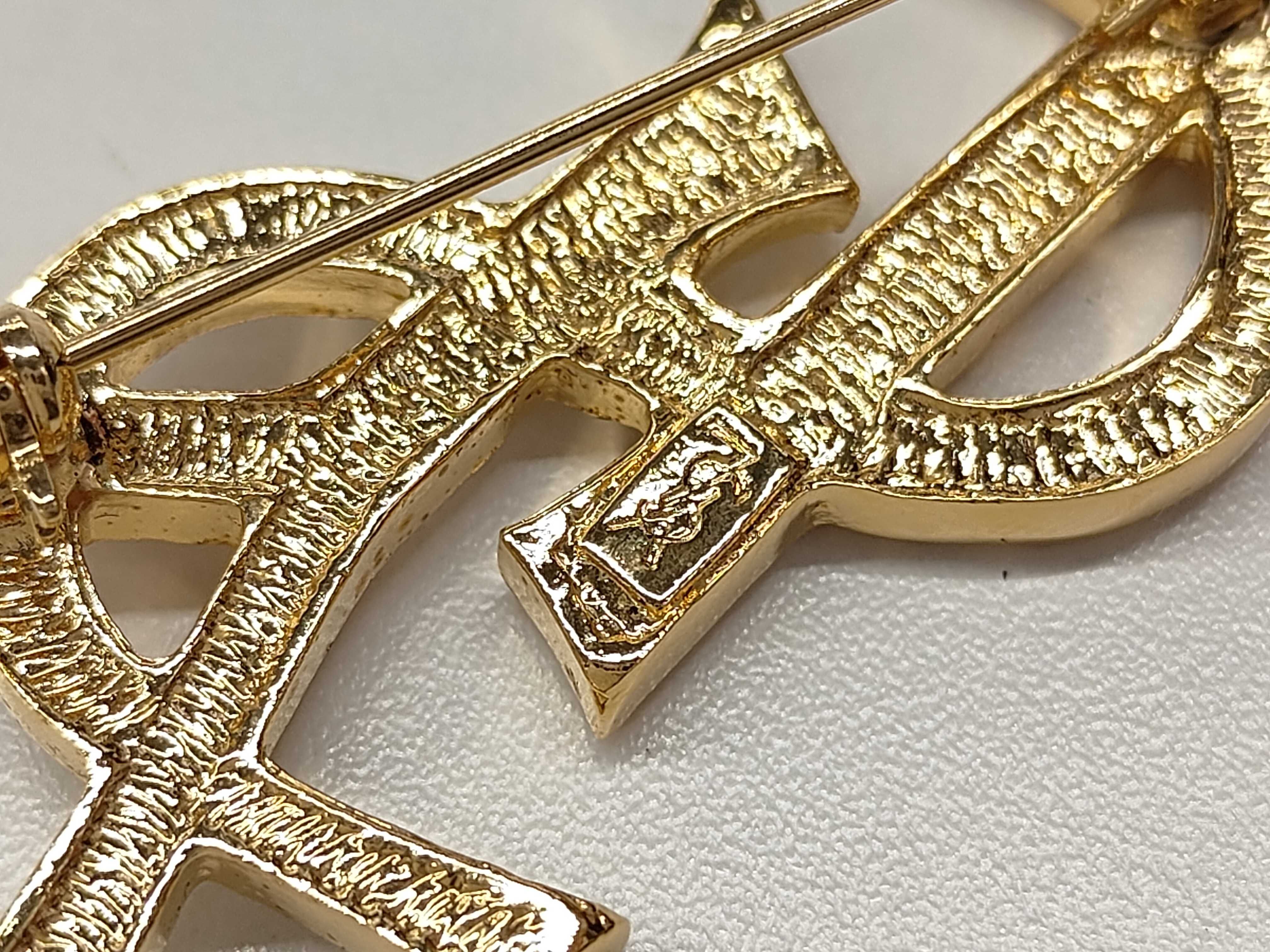 brooch — view 5