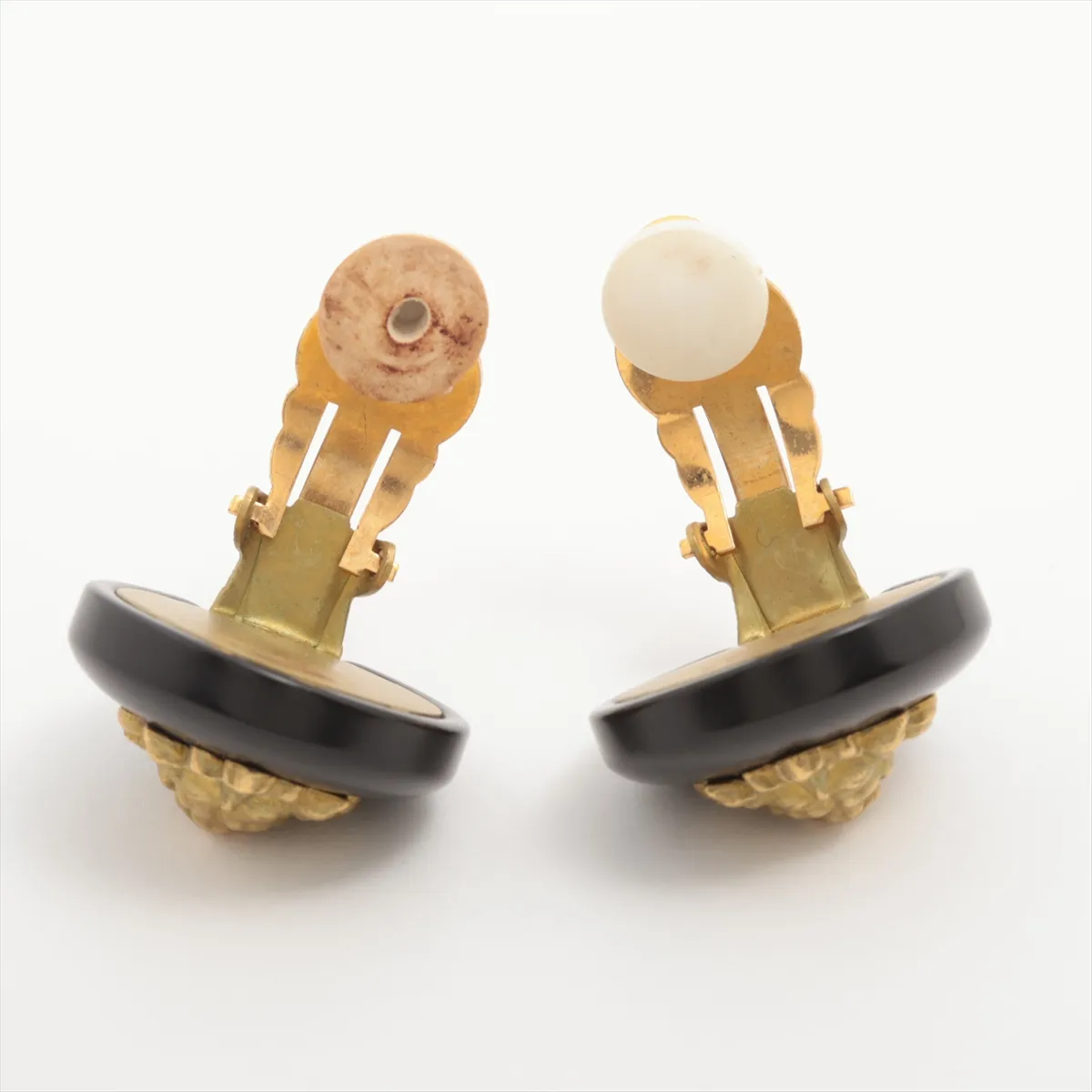 Lion 94A Earrings (Pair) GP x Resin Black x Gold. — view 4