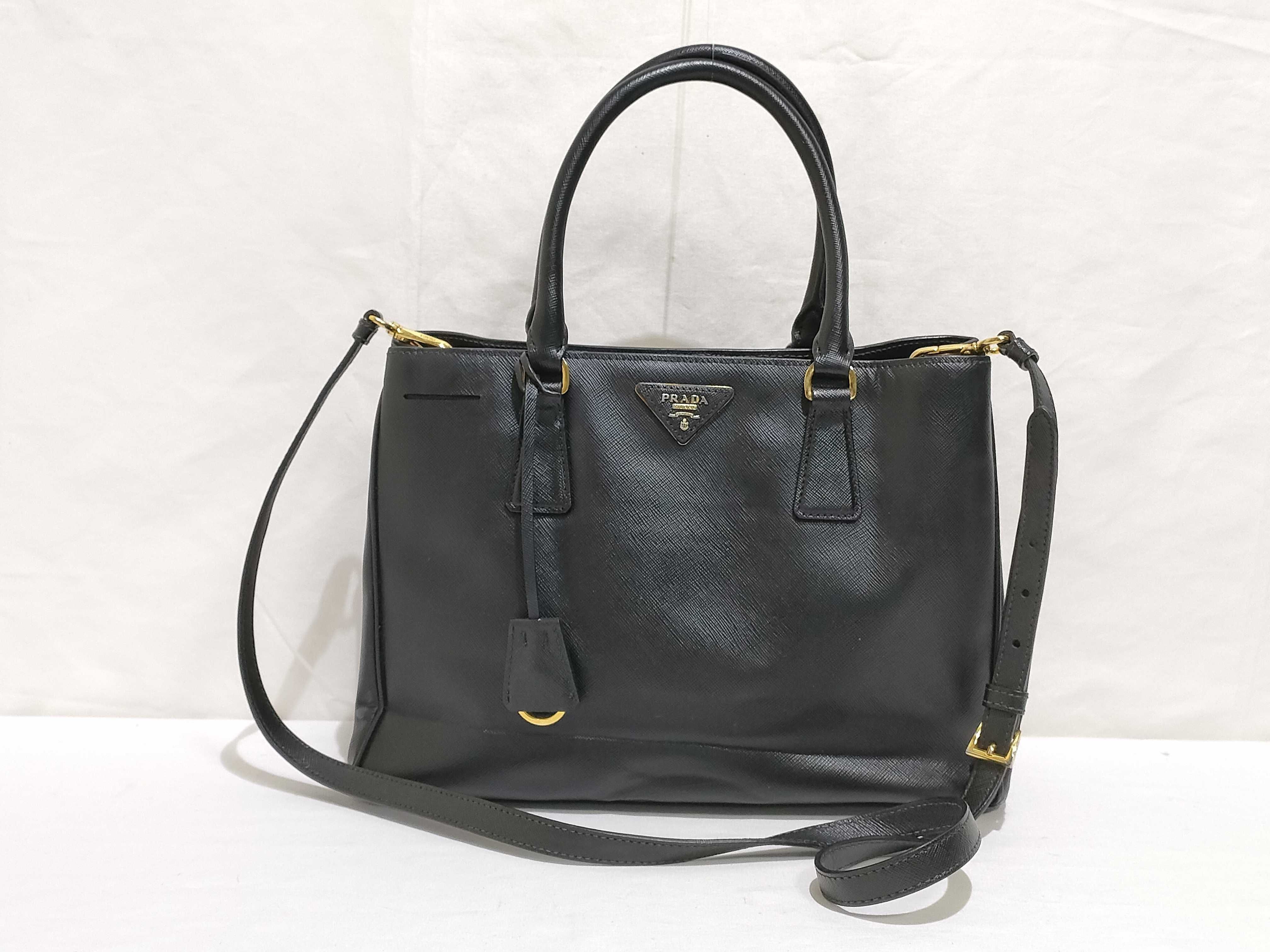 ID- Saffiano Lux Cowskin Handbag Black BN1786 with strap