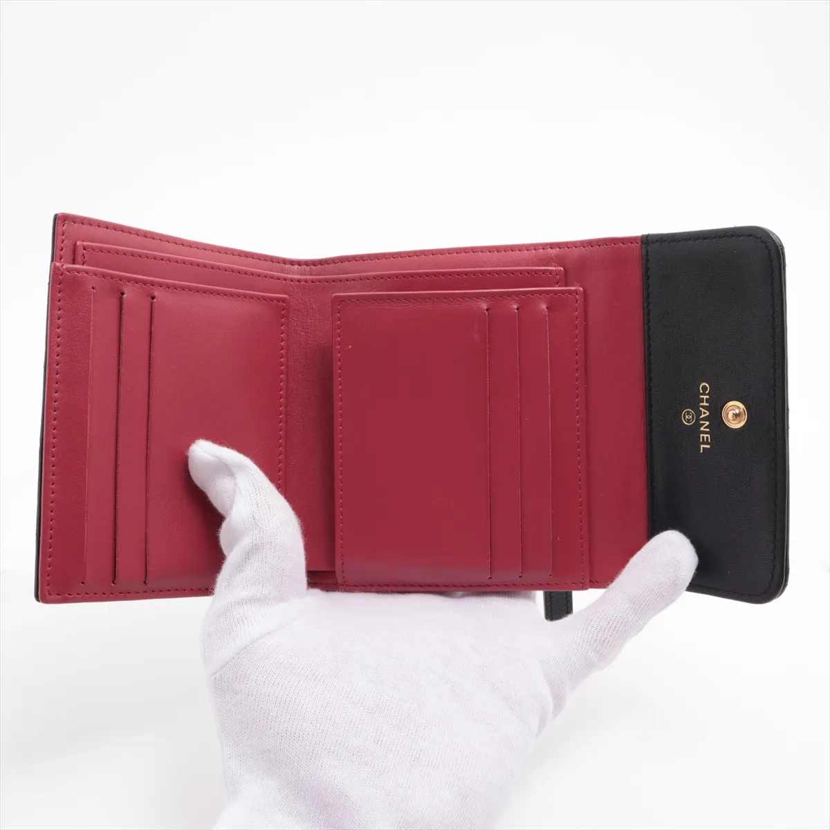 19 Lambskin Compact Wallet Black Gold Hardware U63T8GL2 — view 4