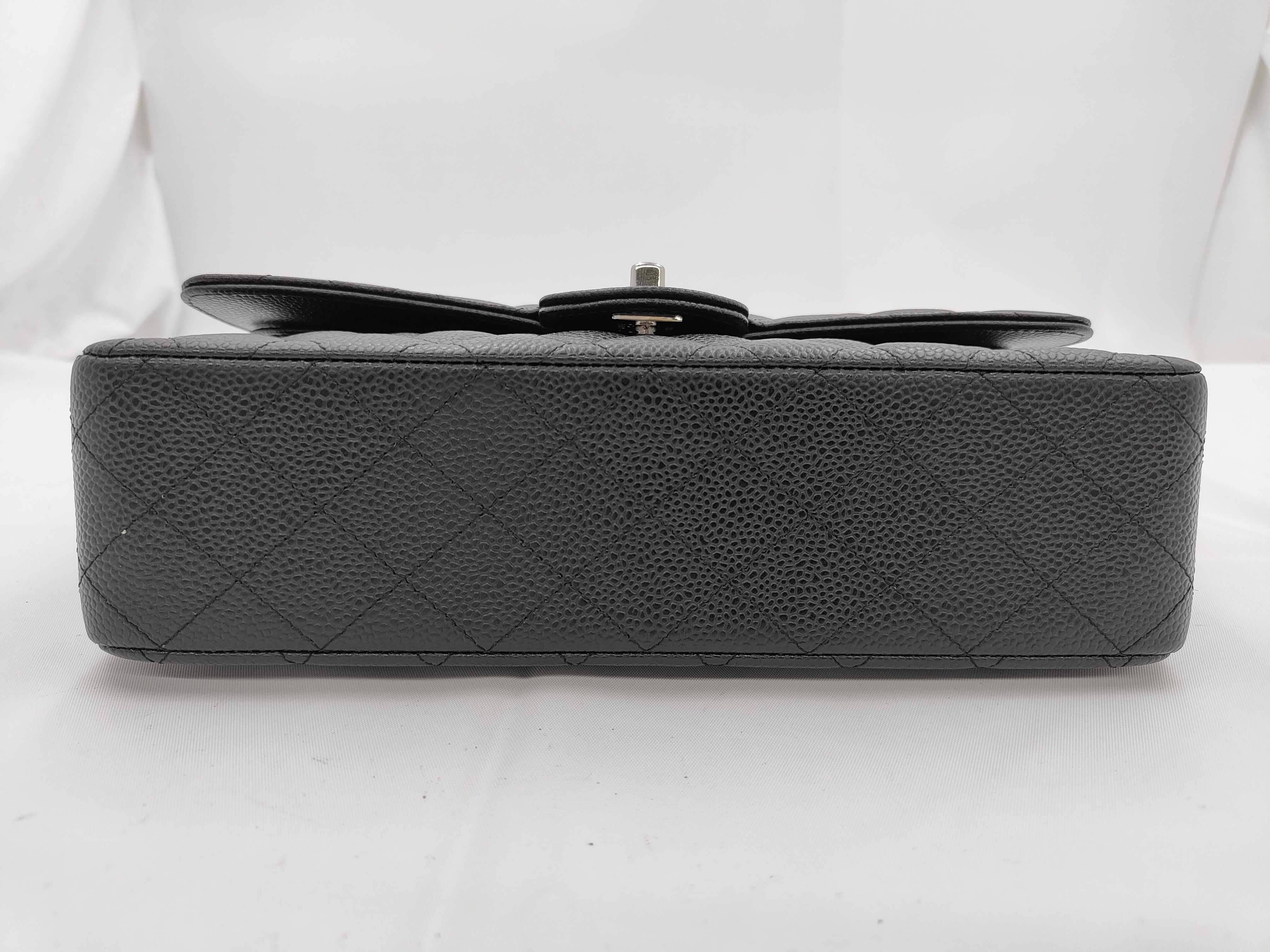 Matelassé 25 Double Flap Caviar Black Chain Shoulder Bag — view 5