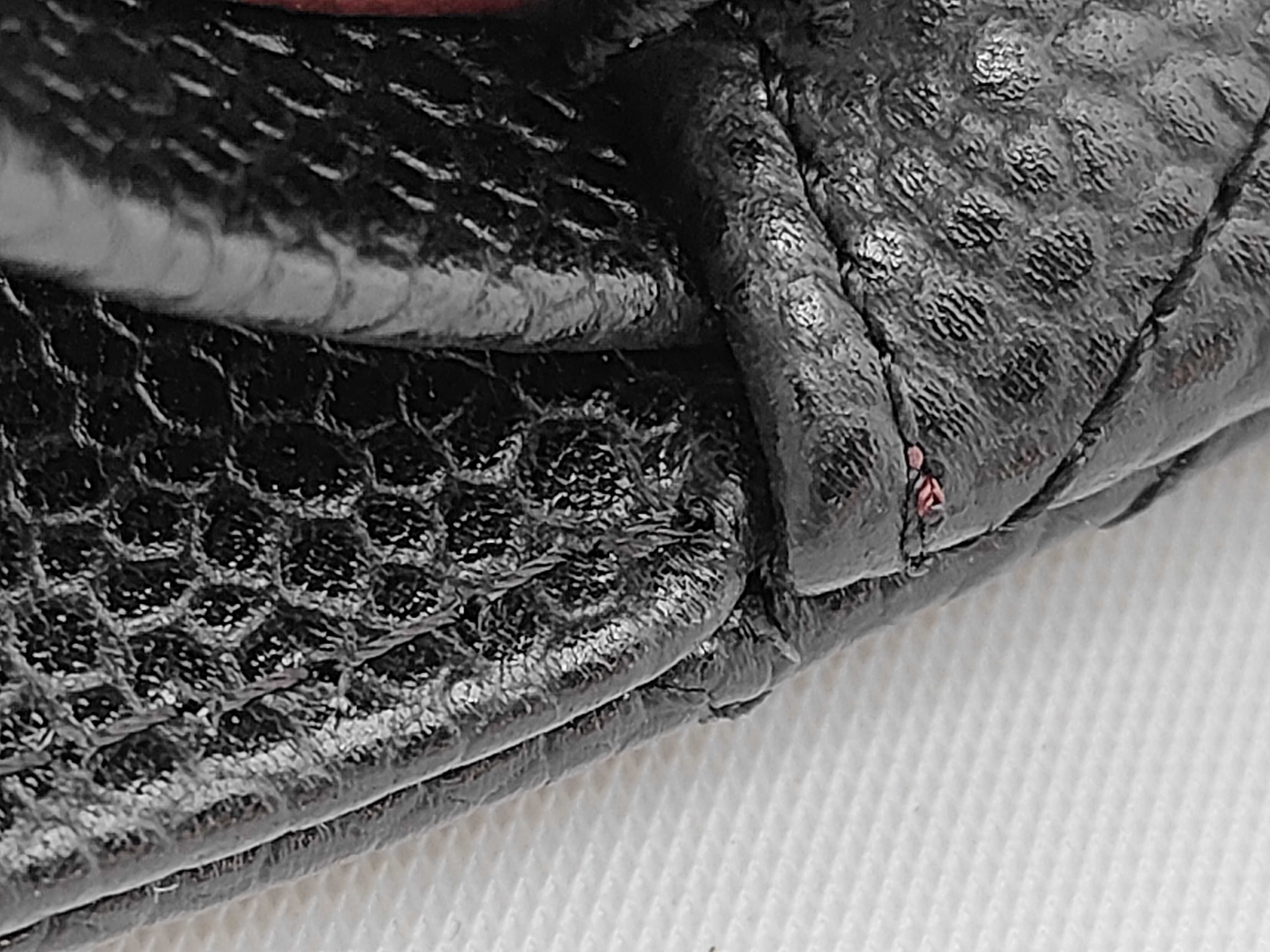 Matelassé 25 Double Flap Caviar Black Chain Shoulder Bag — view 8