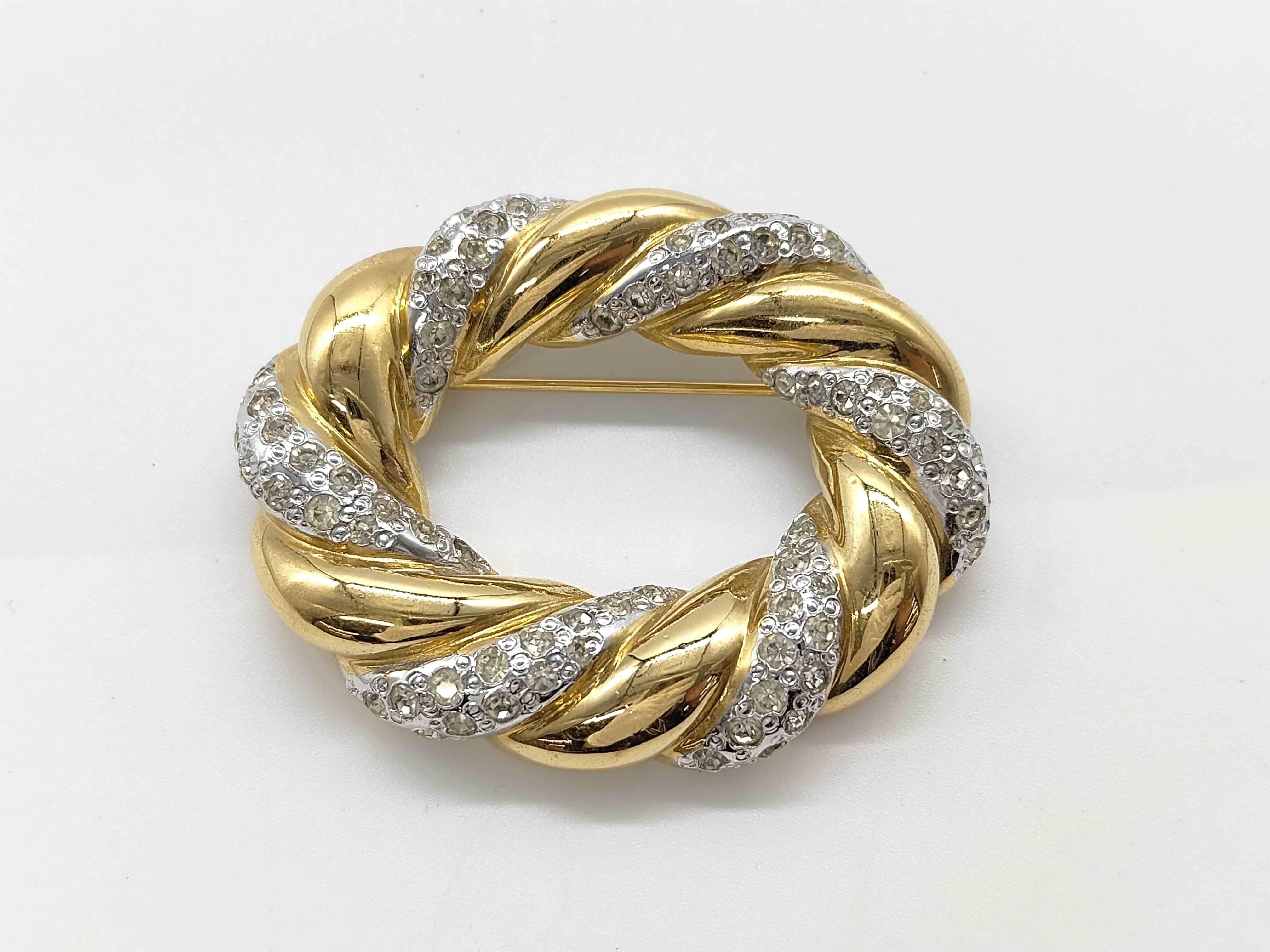 brooch