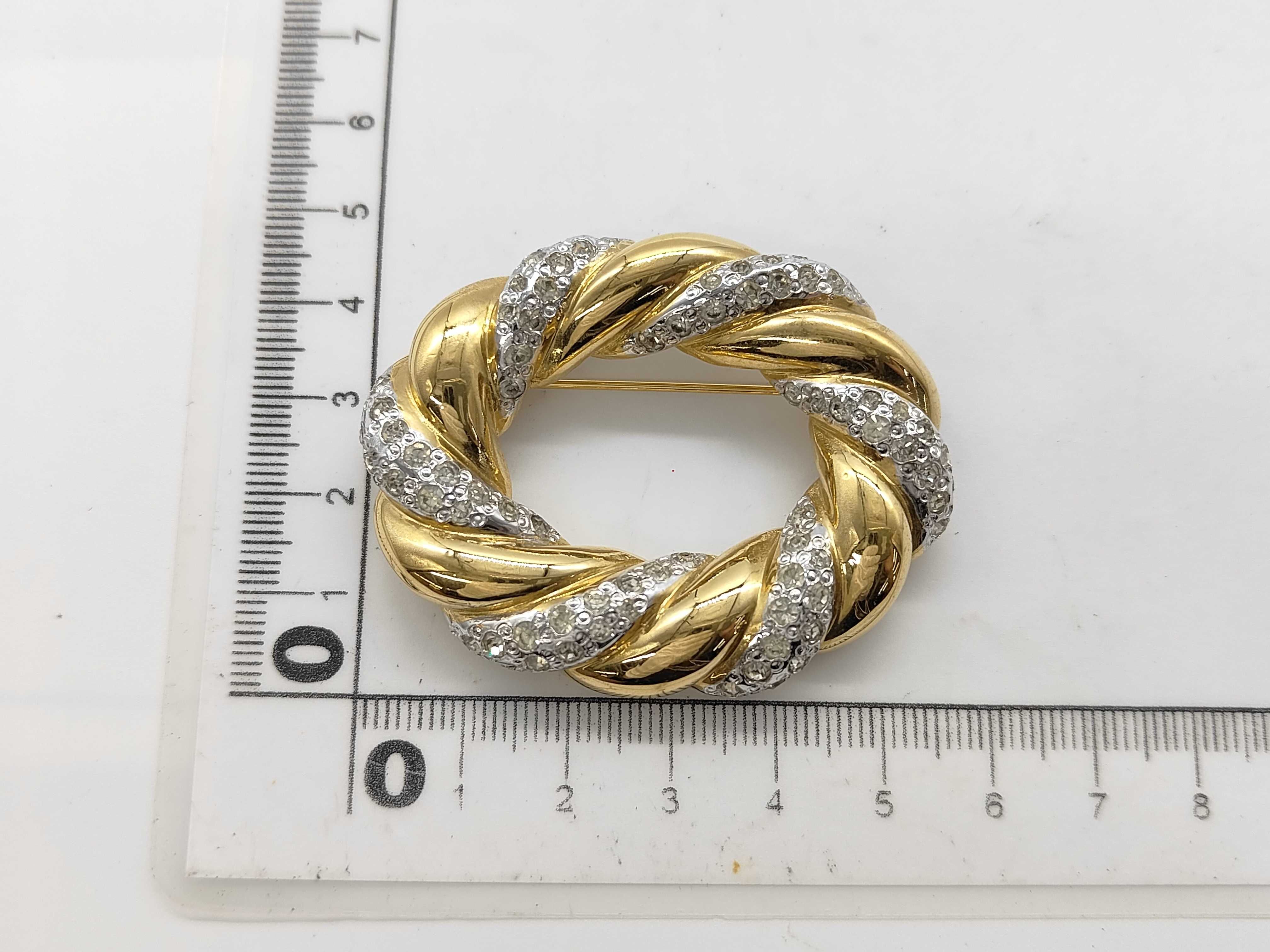 brooch — view 5