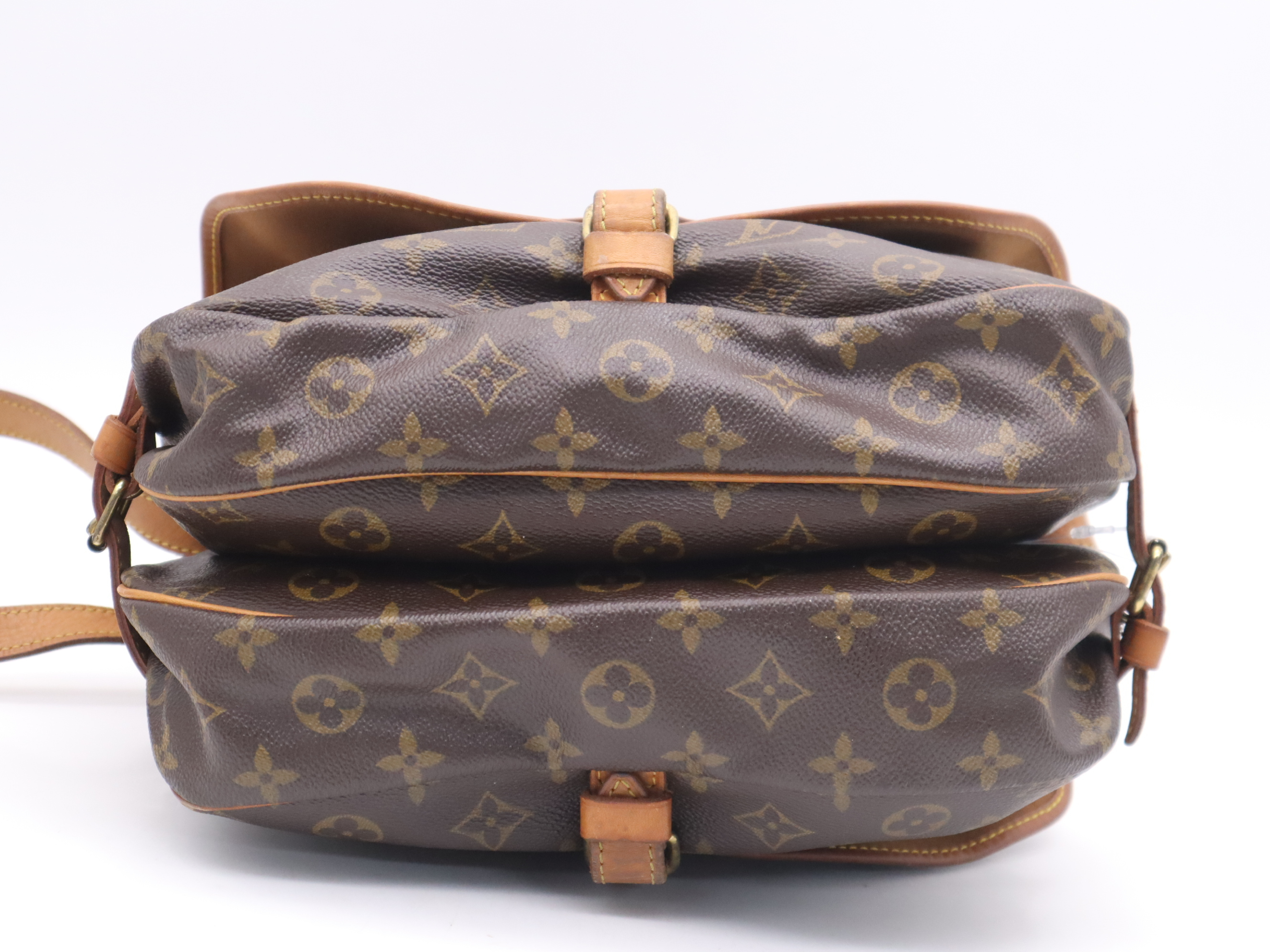 M42256 Monogram Saumur 30 Shoulder Bag — view 4