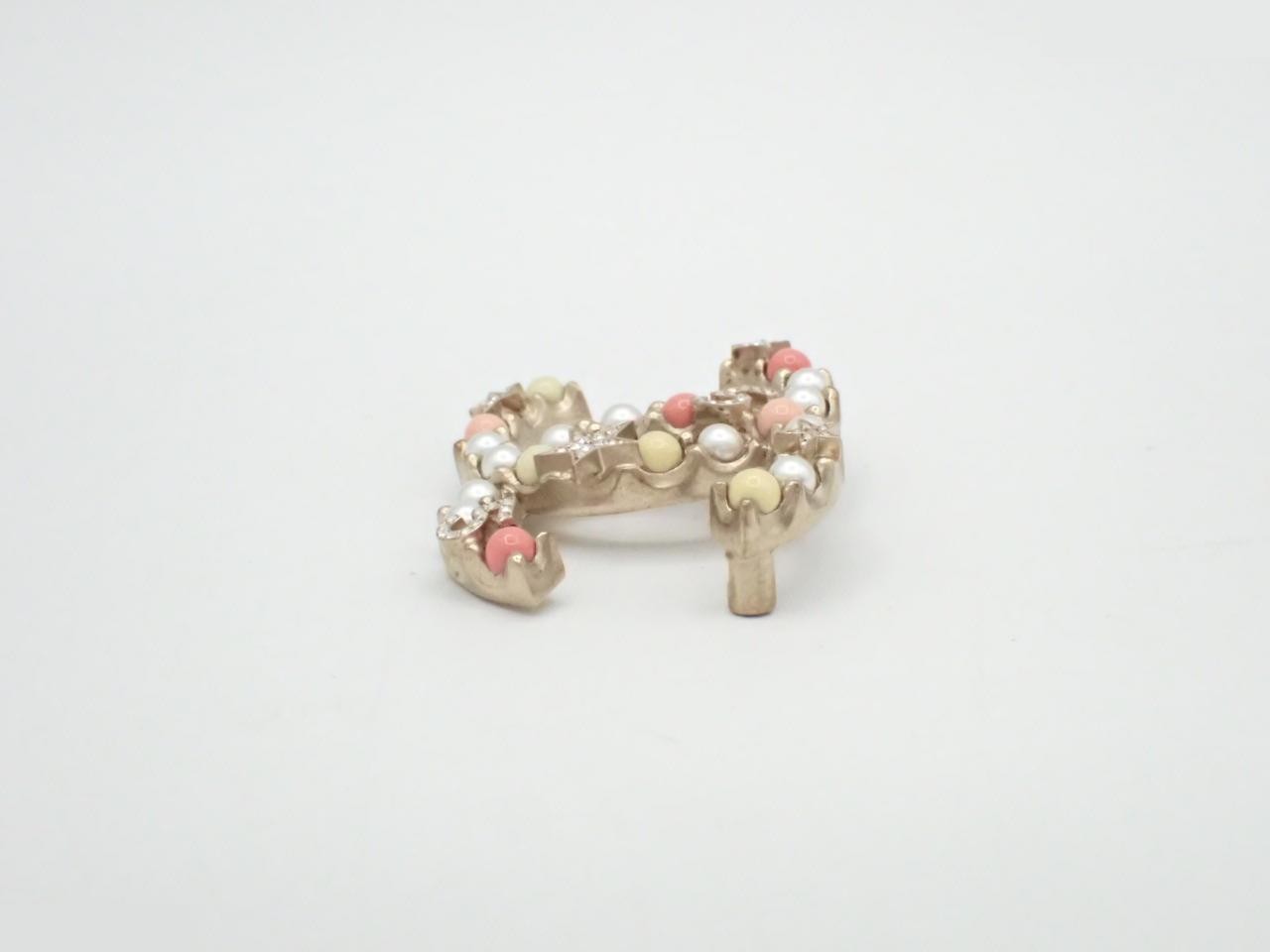 brooch C22S, Coco Mark, pearl, No. 5, stone — view 3