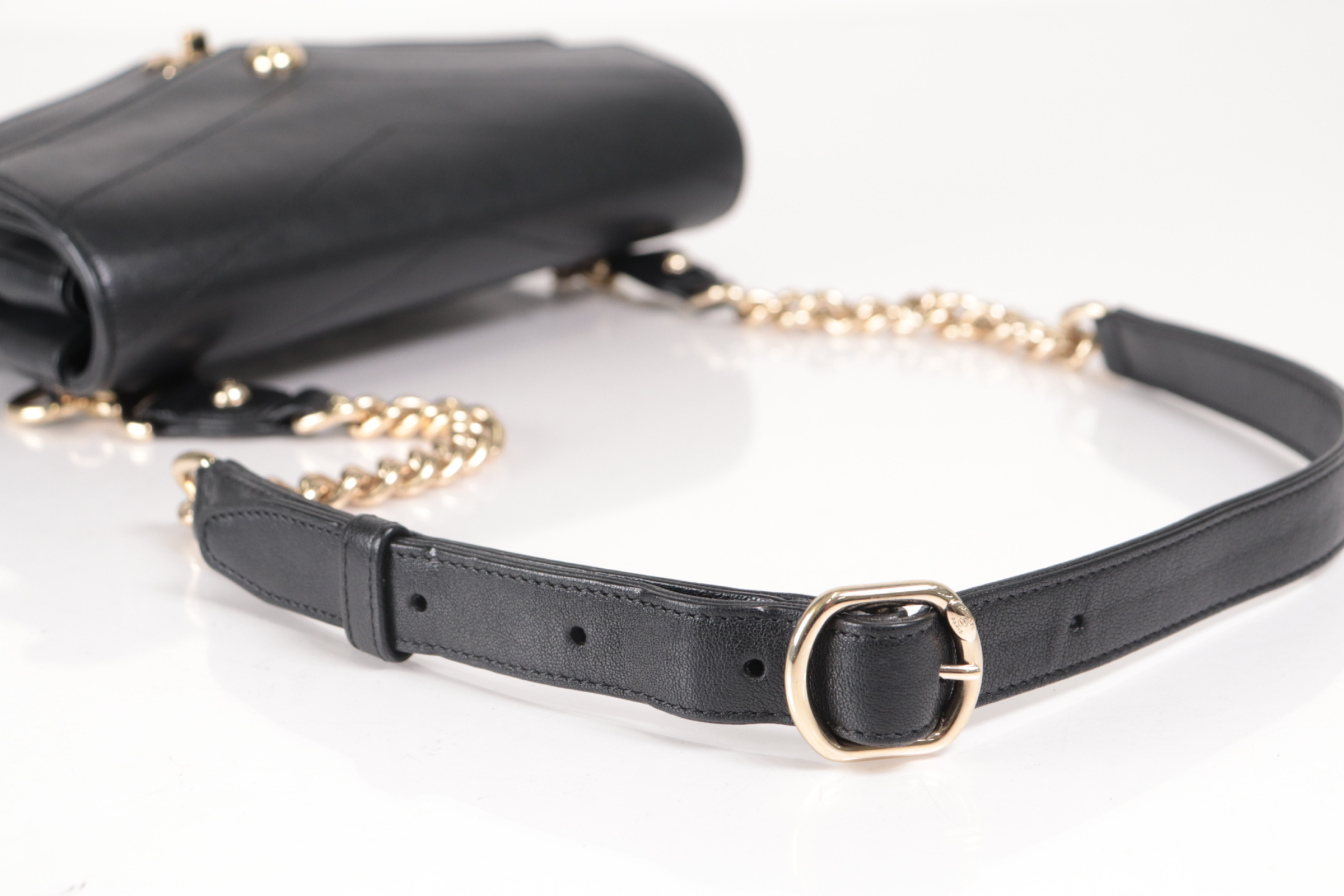 V-stitch Double Flap Lambskin Chain Waist Bag (Serial No. 26) — view 8