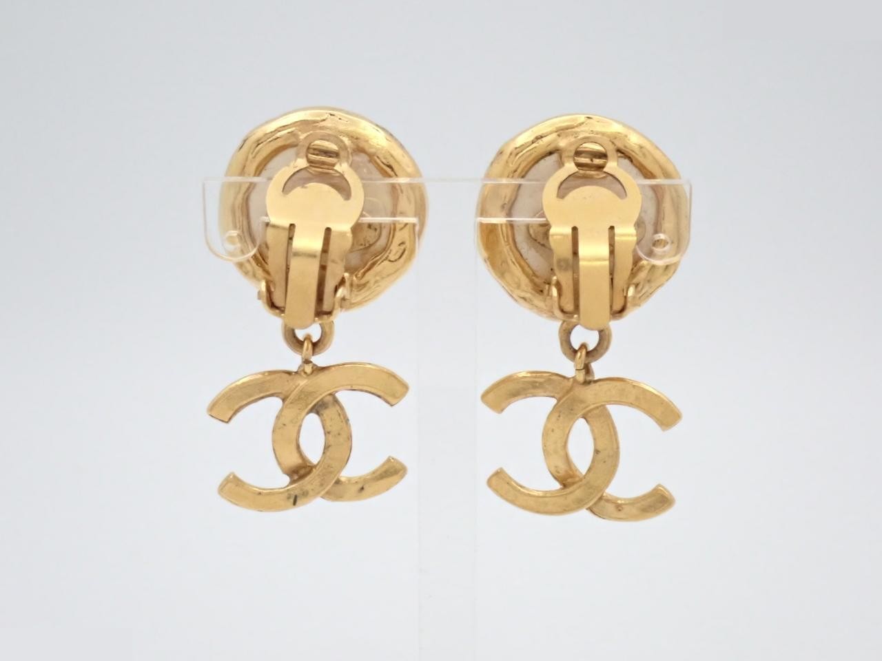 Coco Mark Gold Pearl Earrings — view 2