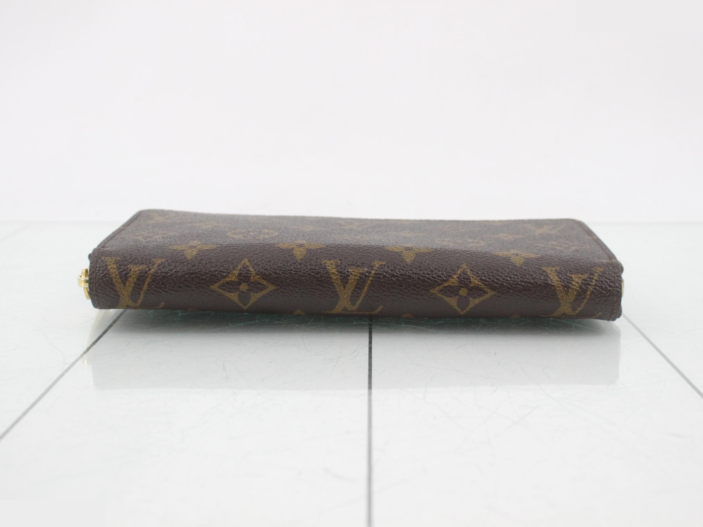 Zippy Wallet Fuchsia Monogram — view 3