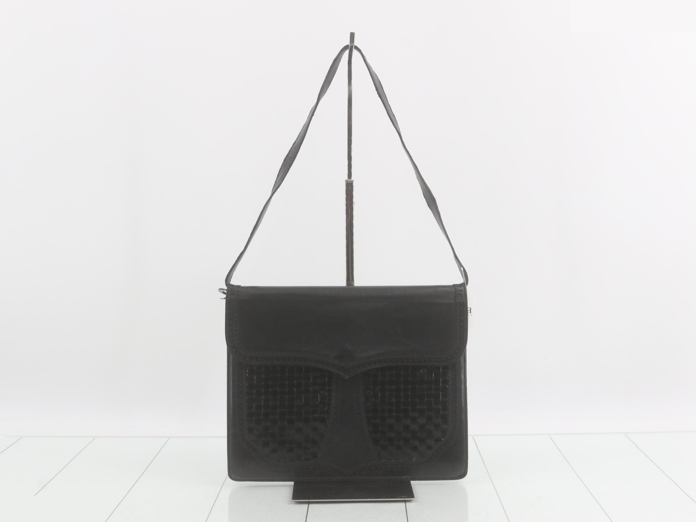 Shoulder bag, push-lock closure, leather, black