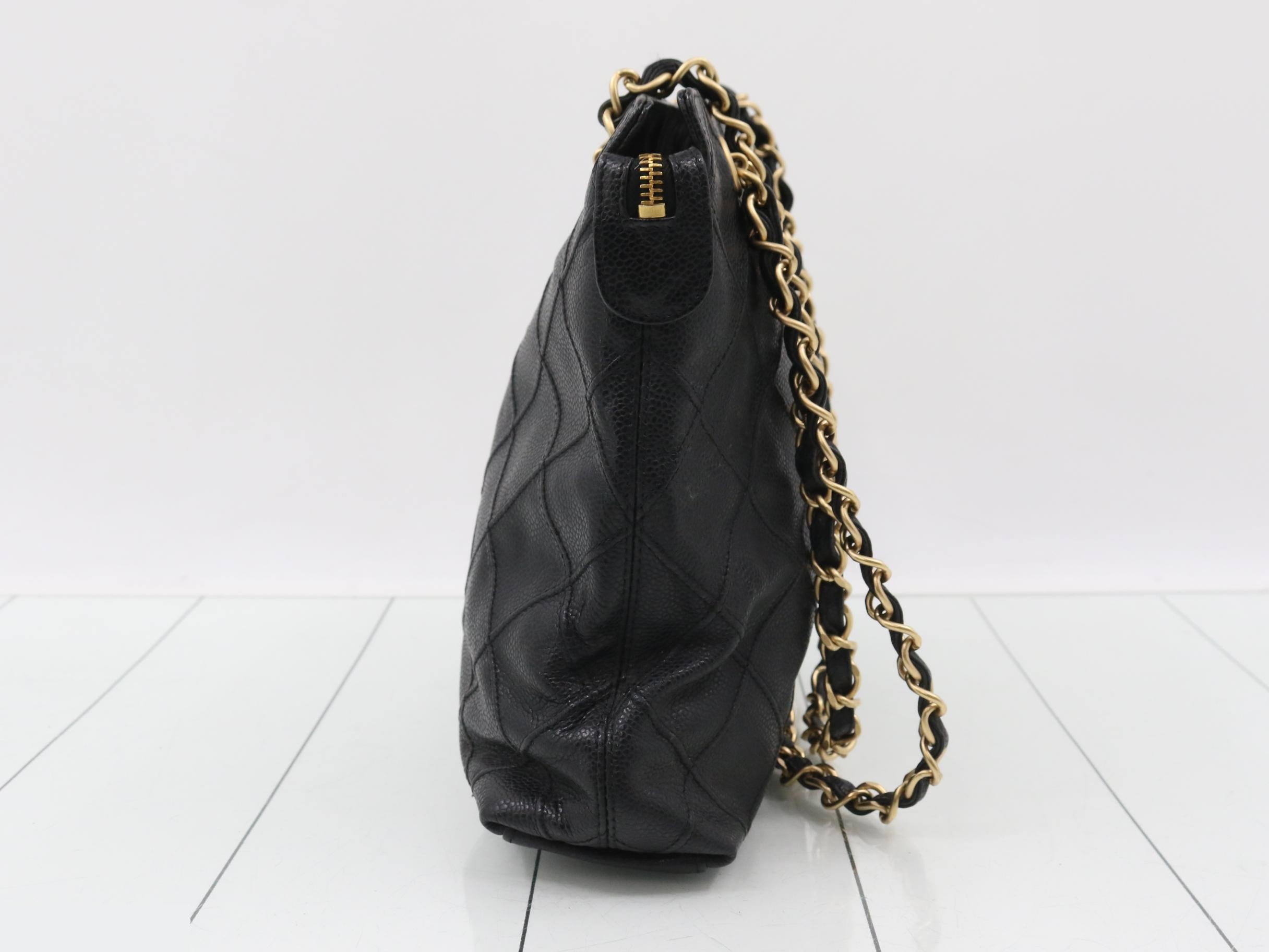 Caviar skin chain shoulder bag — view 3