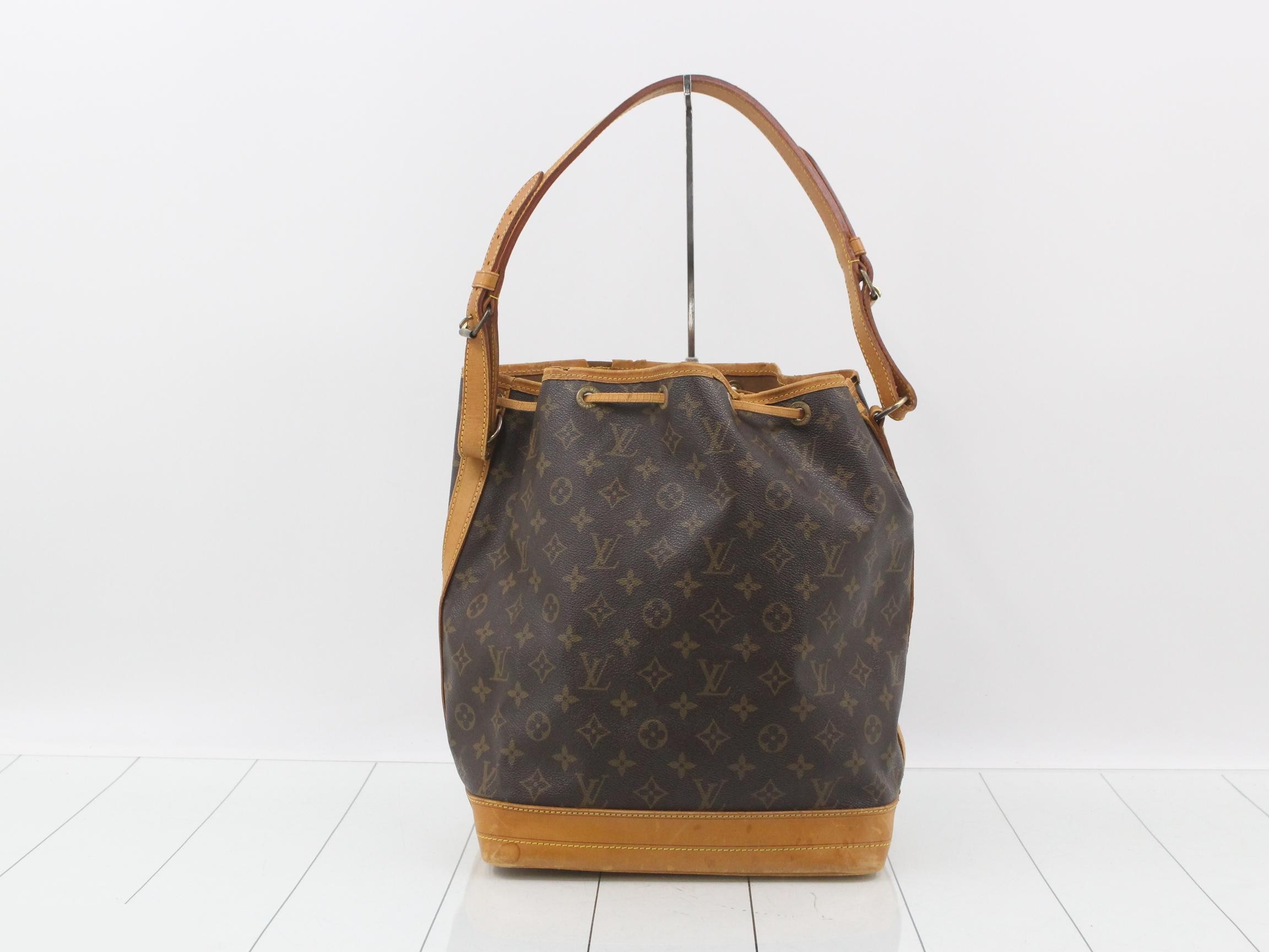 Monogram Shoulder Bag Noé — view 2