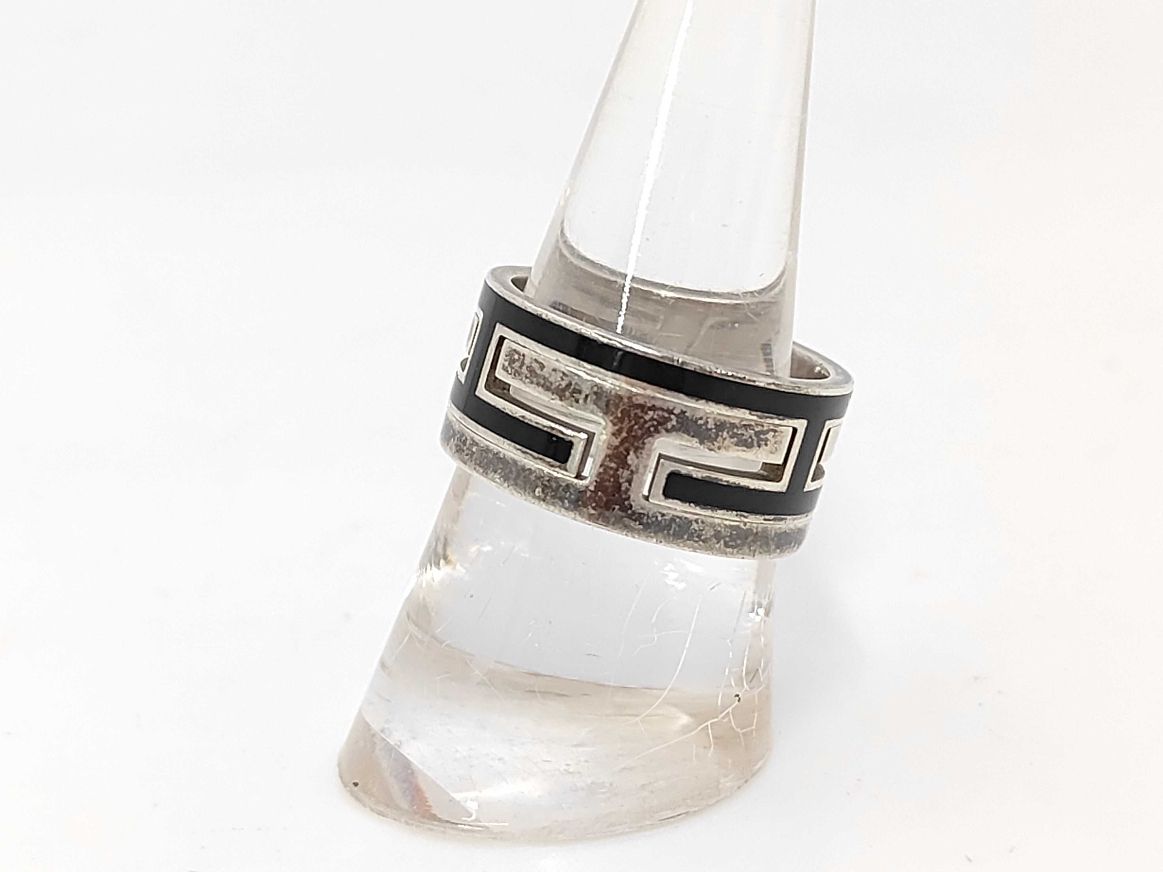 Move H Ring — view 2
