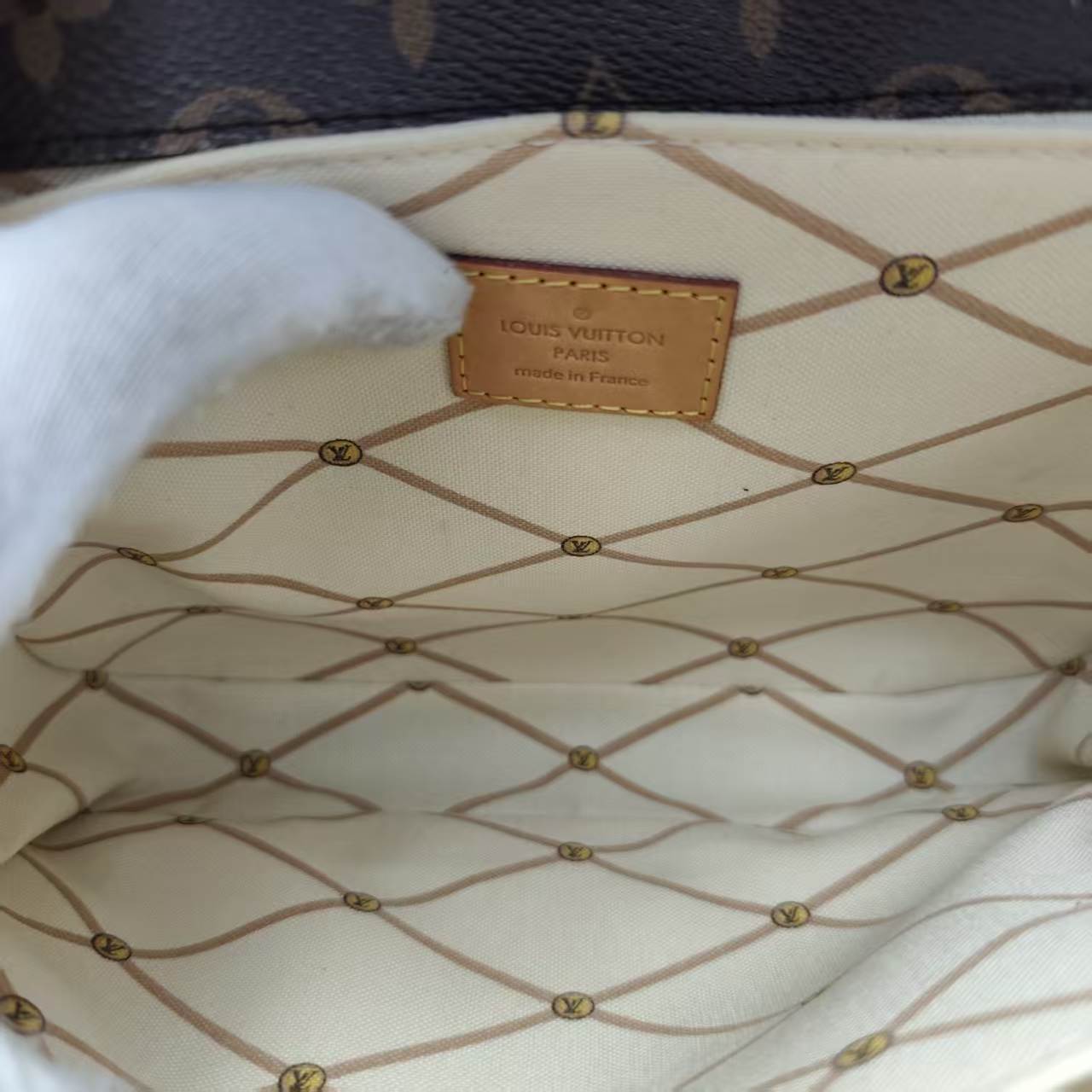【*Shipped from: China*】LOUIS VUITTON PU Shoulder Bag — view 9