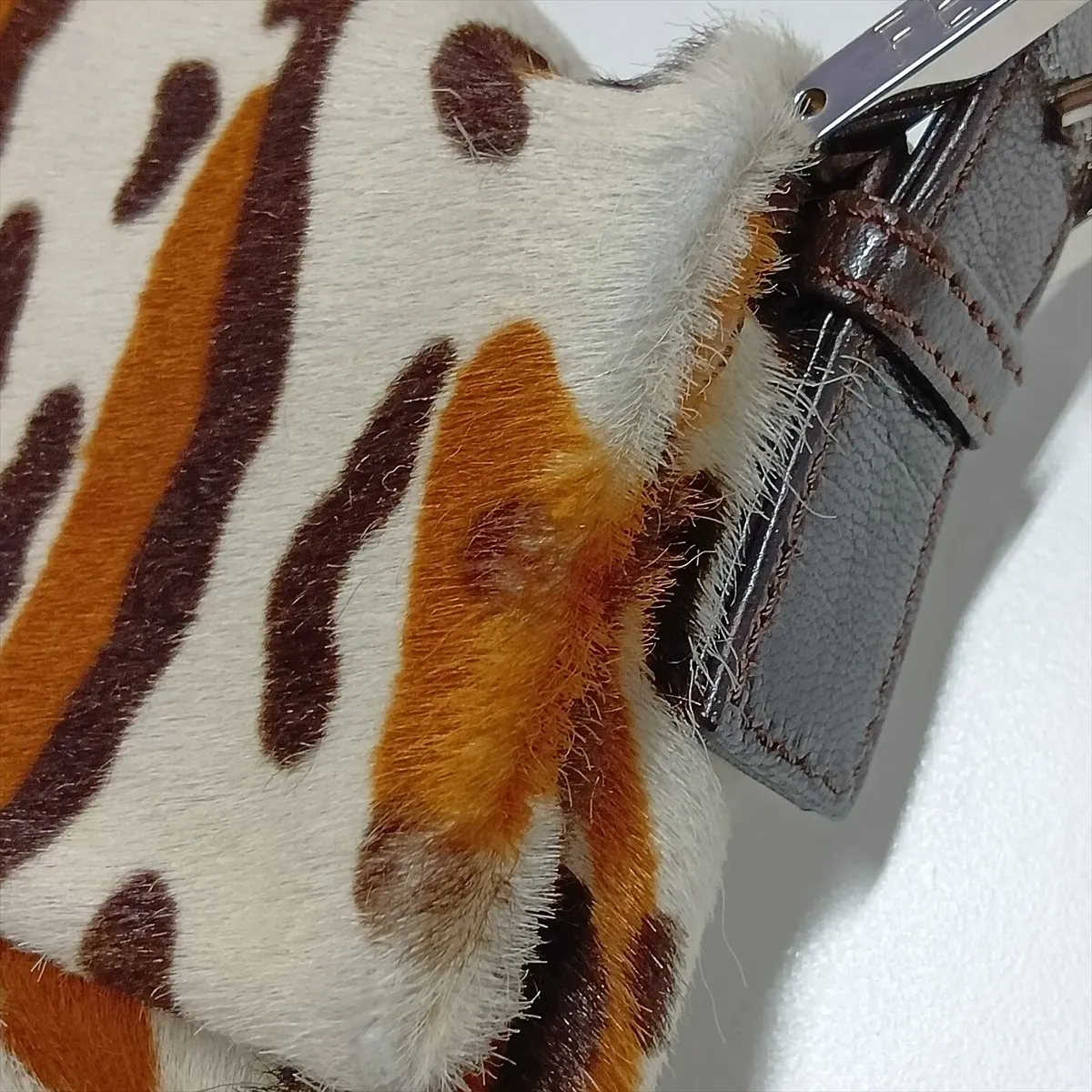 [Individually packaged] Fendi Mamma Bucket Calf Hair x Leather Shoulder Bag White x Brown — view 12
