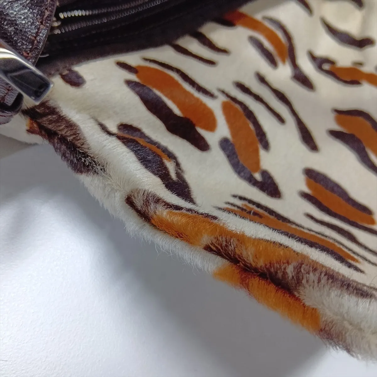 [Individually packaged] Fendi Mamma Bucket Calf Hair x Leather Shoulder Bag White x Brown — view 10