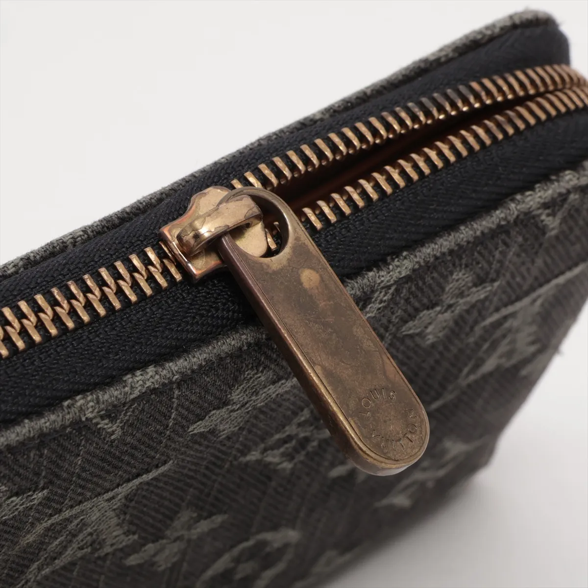 Denim Zippy Wallet M95614 CA1018 Black Round Zip Wallet — view 13