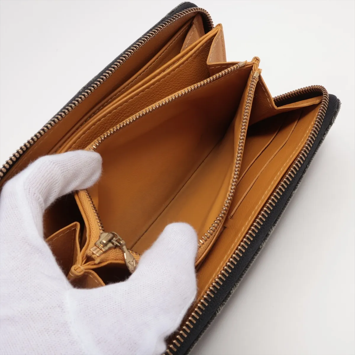 Denim Zippy Wallet M95614 CA1018 Black Round Zip Wallet — view 10