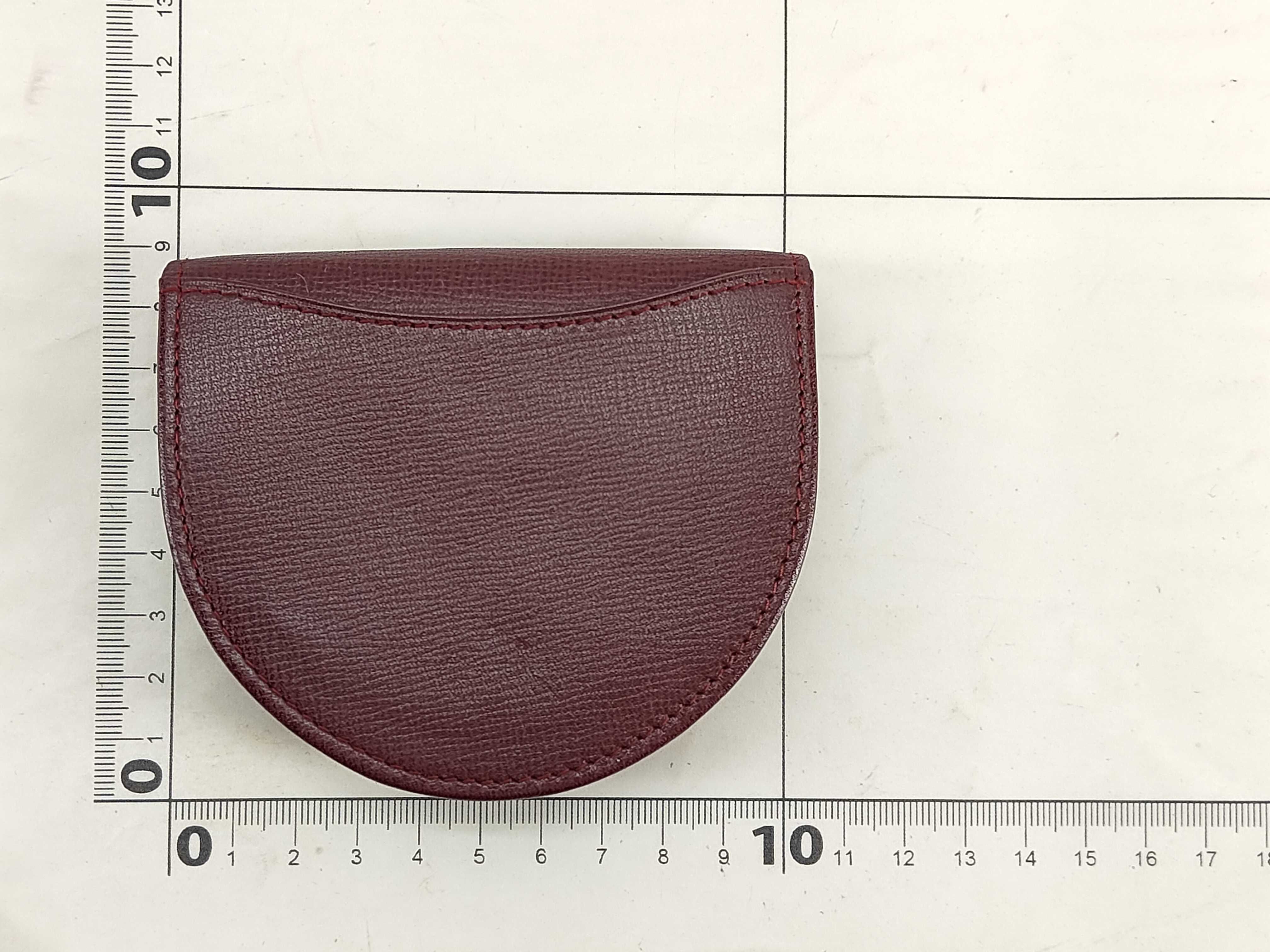 must coin case — view 2