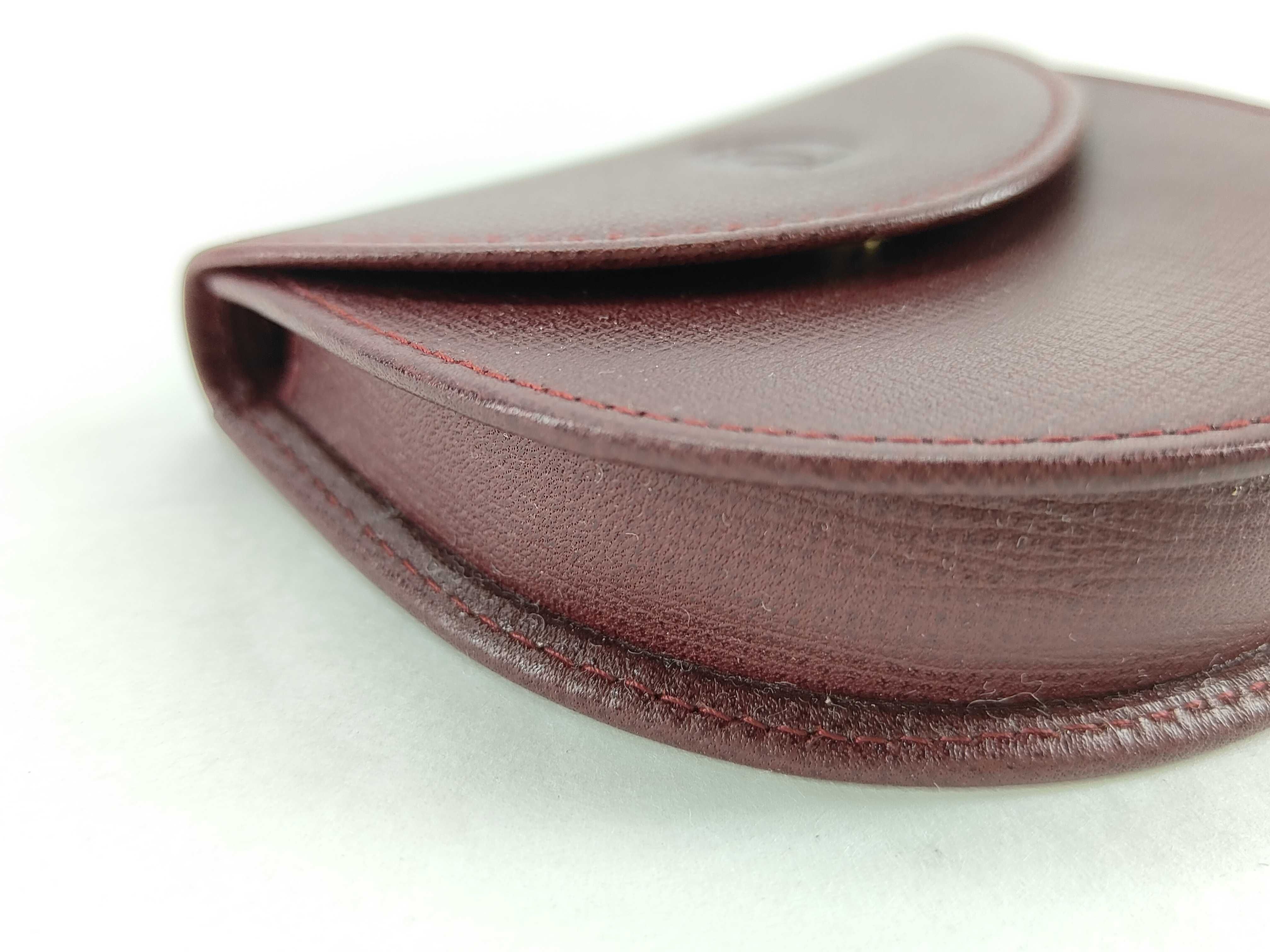 must coin case — view 3