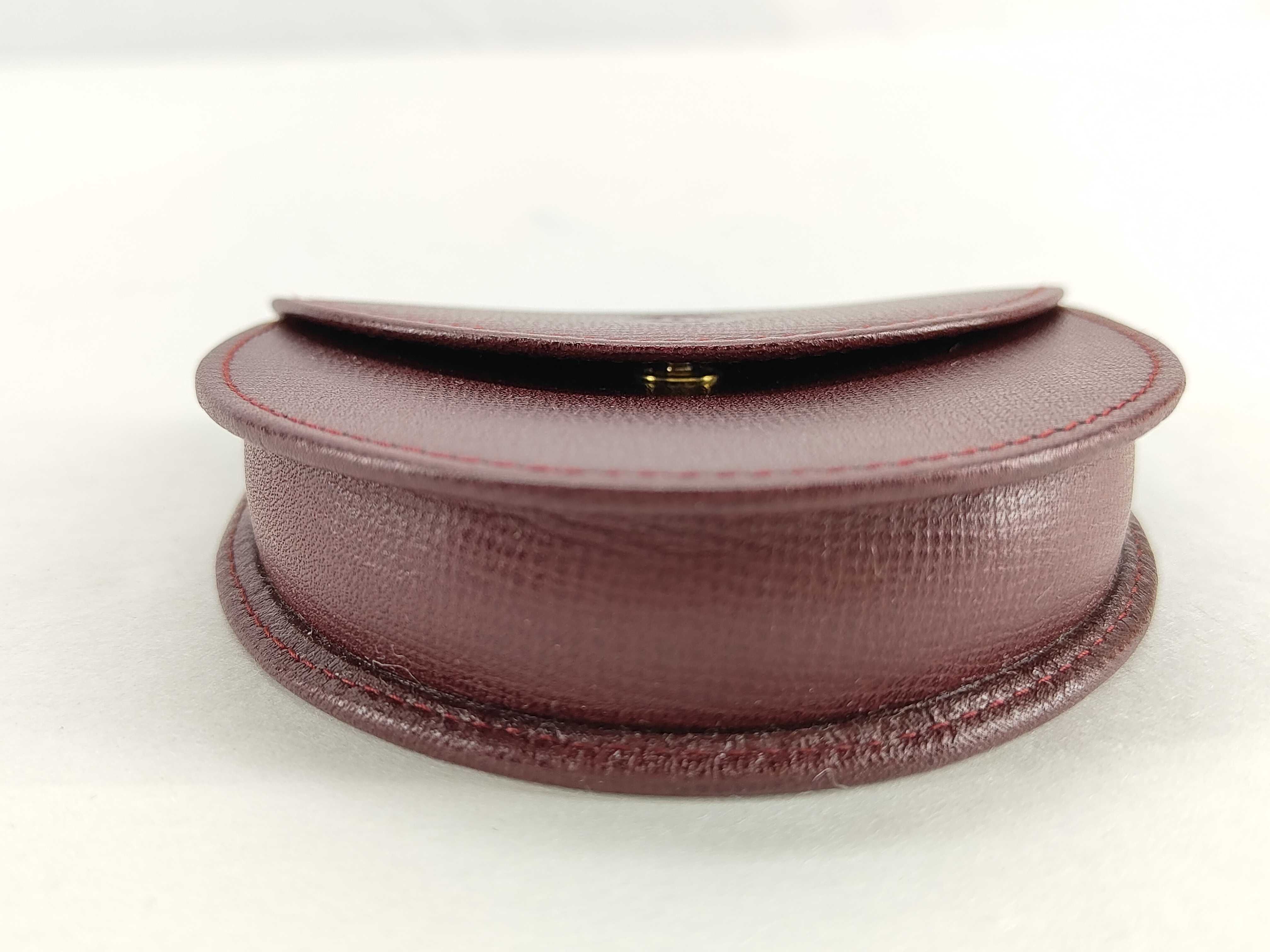 must coin case — view 4