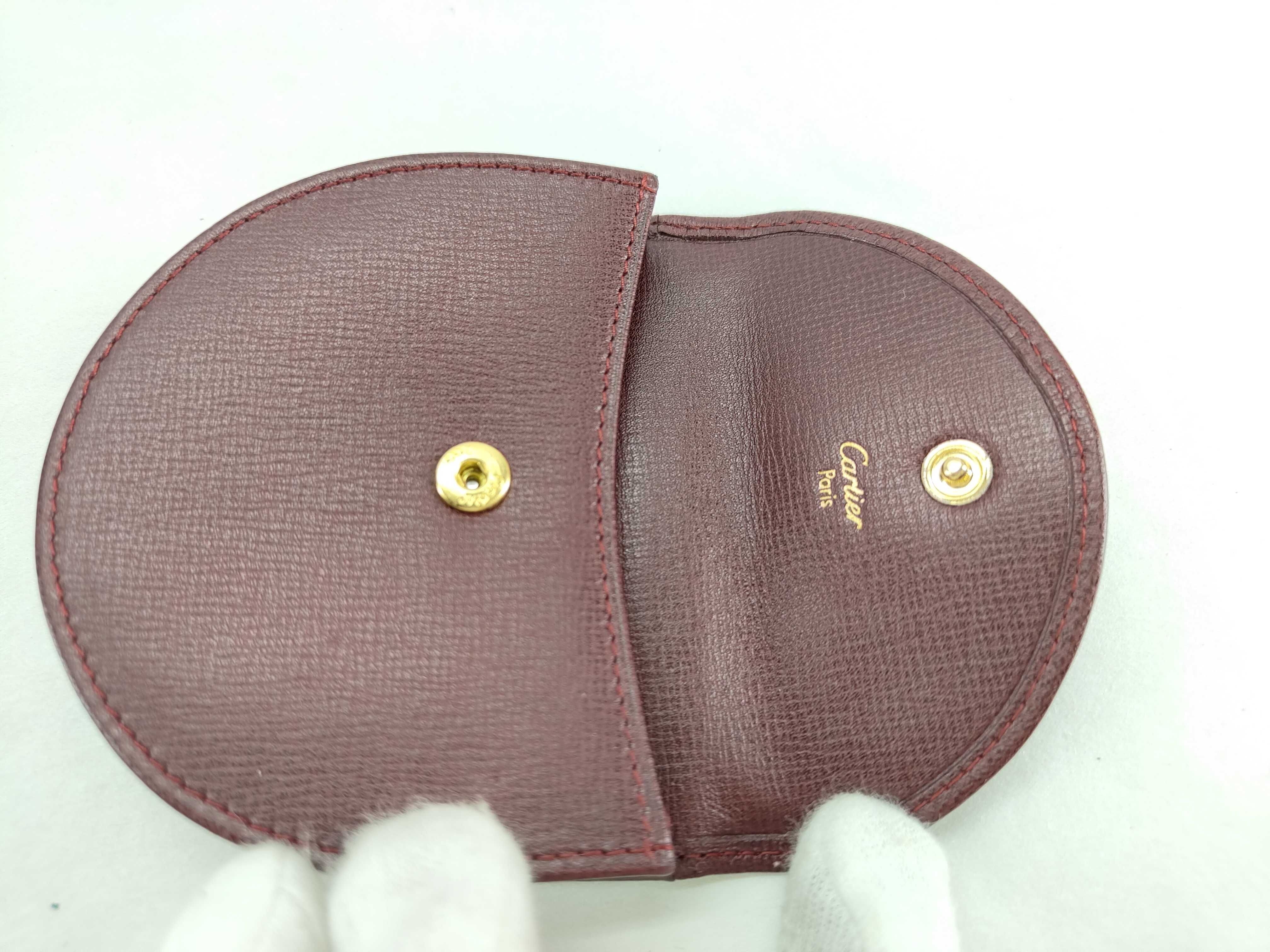 must coin case — view 5