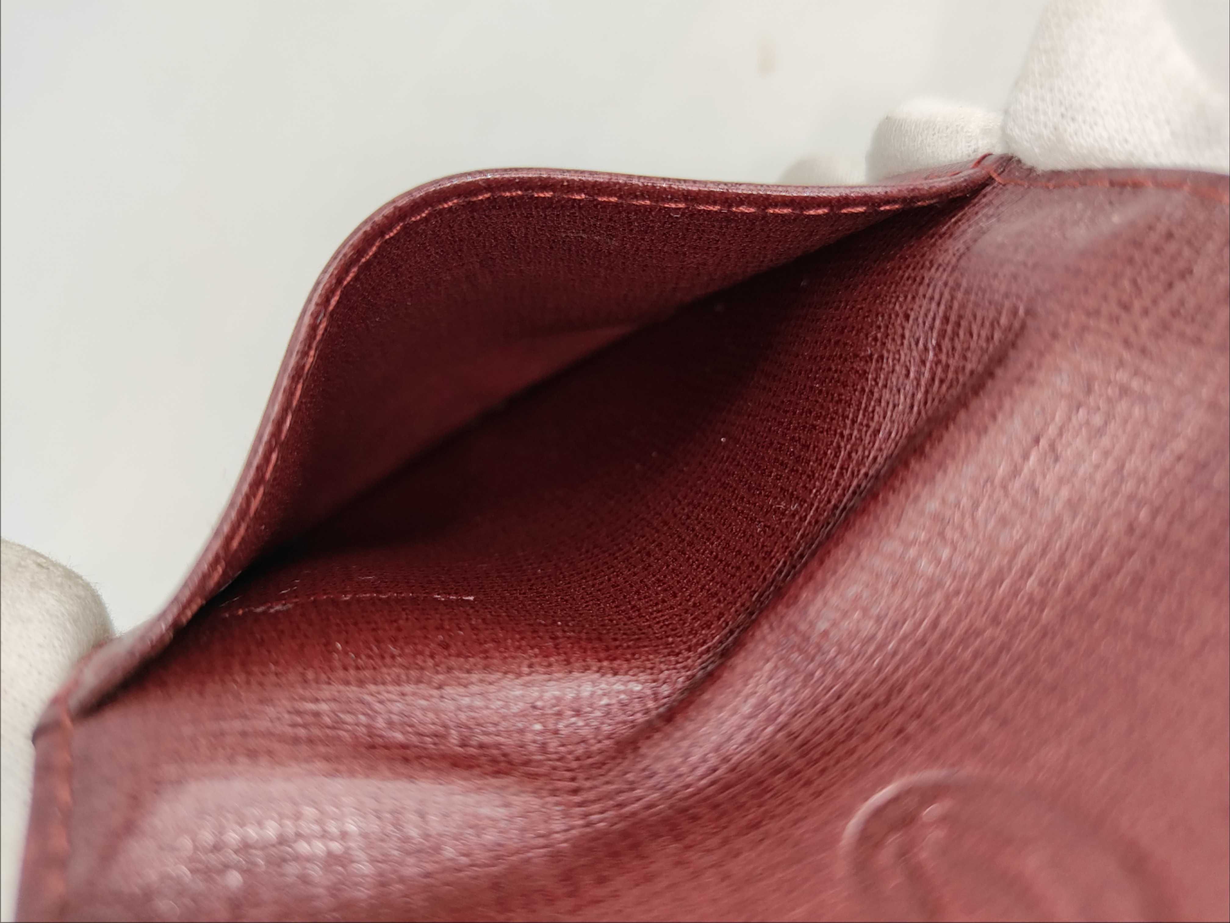 must coin case — view 10
