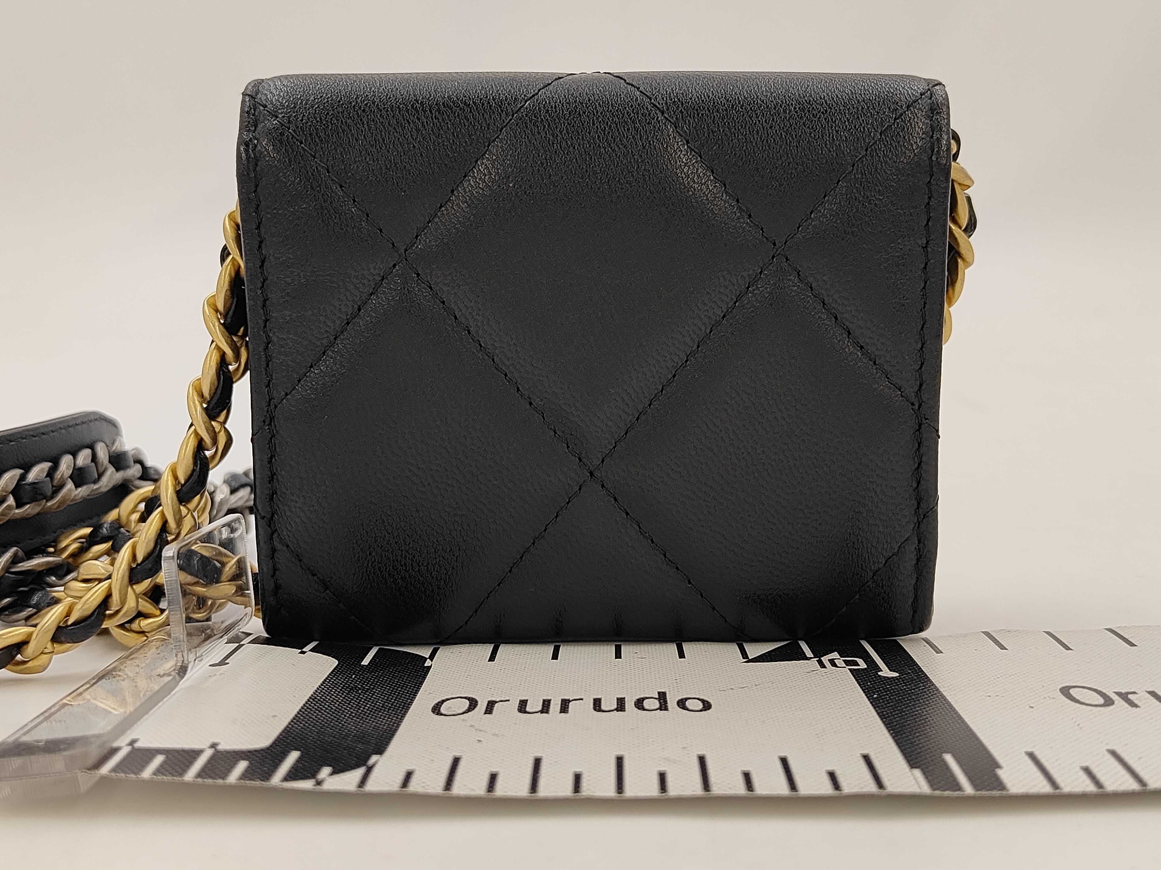 19 Matelassé Chain Shoulder Bag — view 2