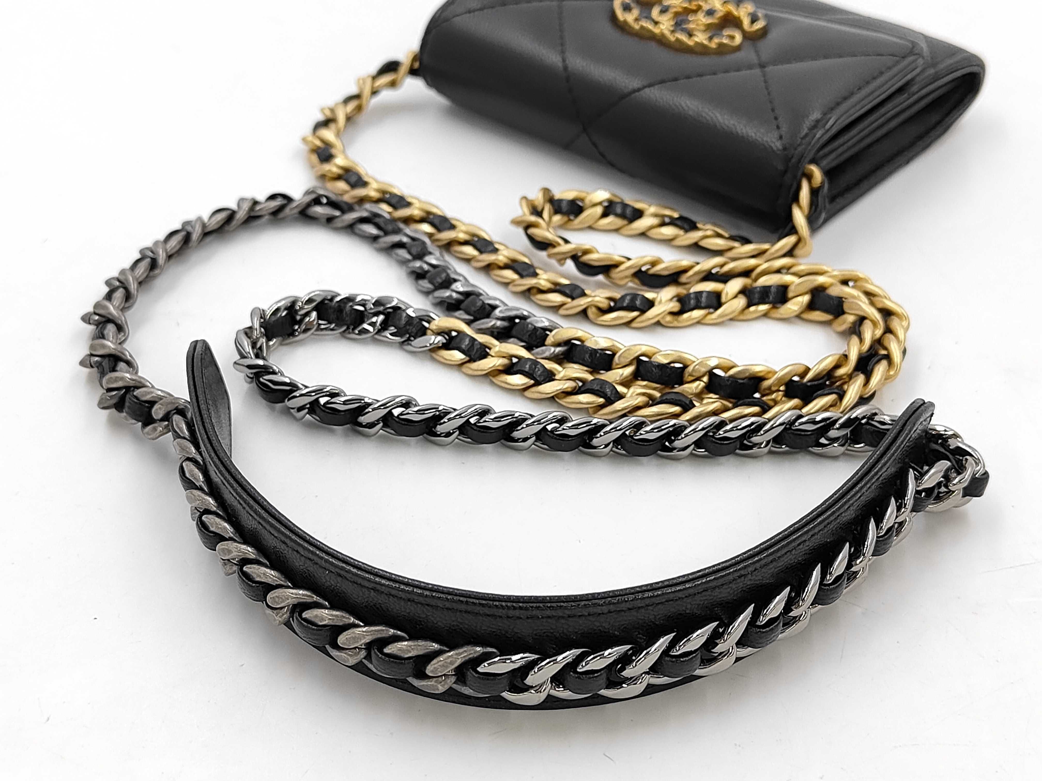 19 Matelassé Chain Shoulder Bag — view 3