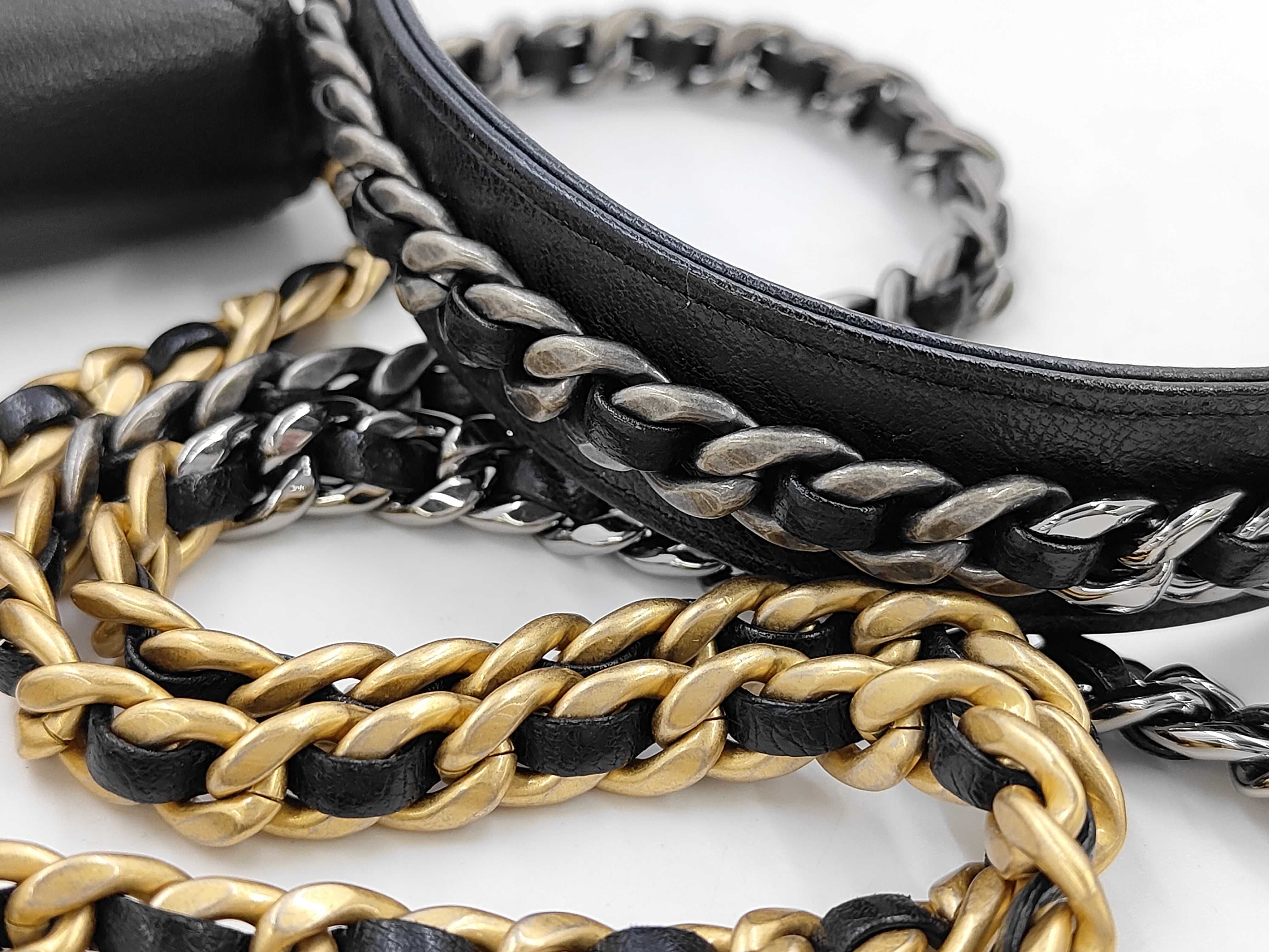 19 Matelassé Chain Shoulder Bag — view 4