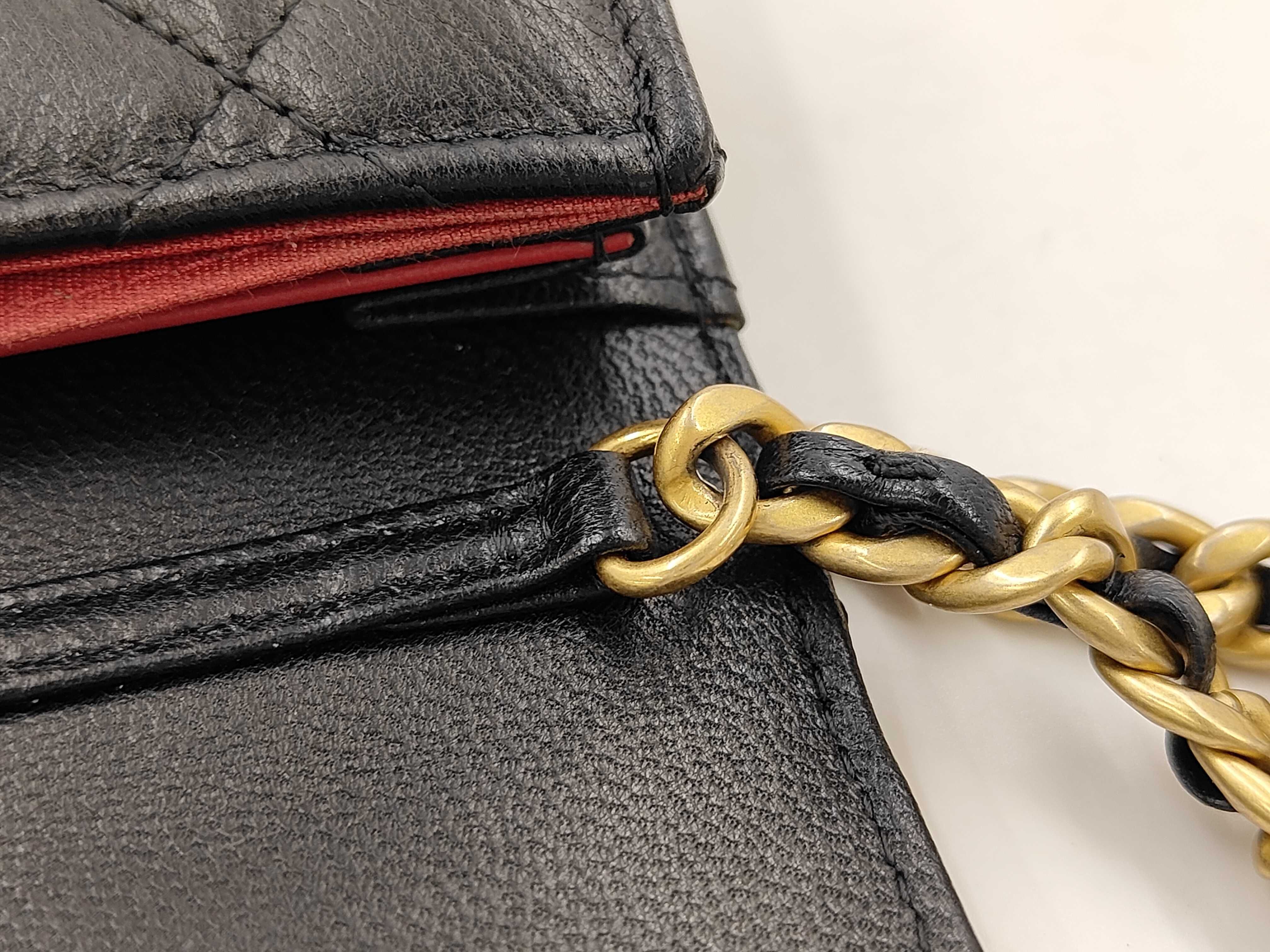 19 Matelassé Chain Shoulder Bag — view 5
