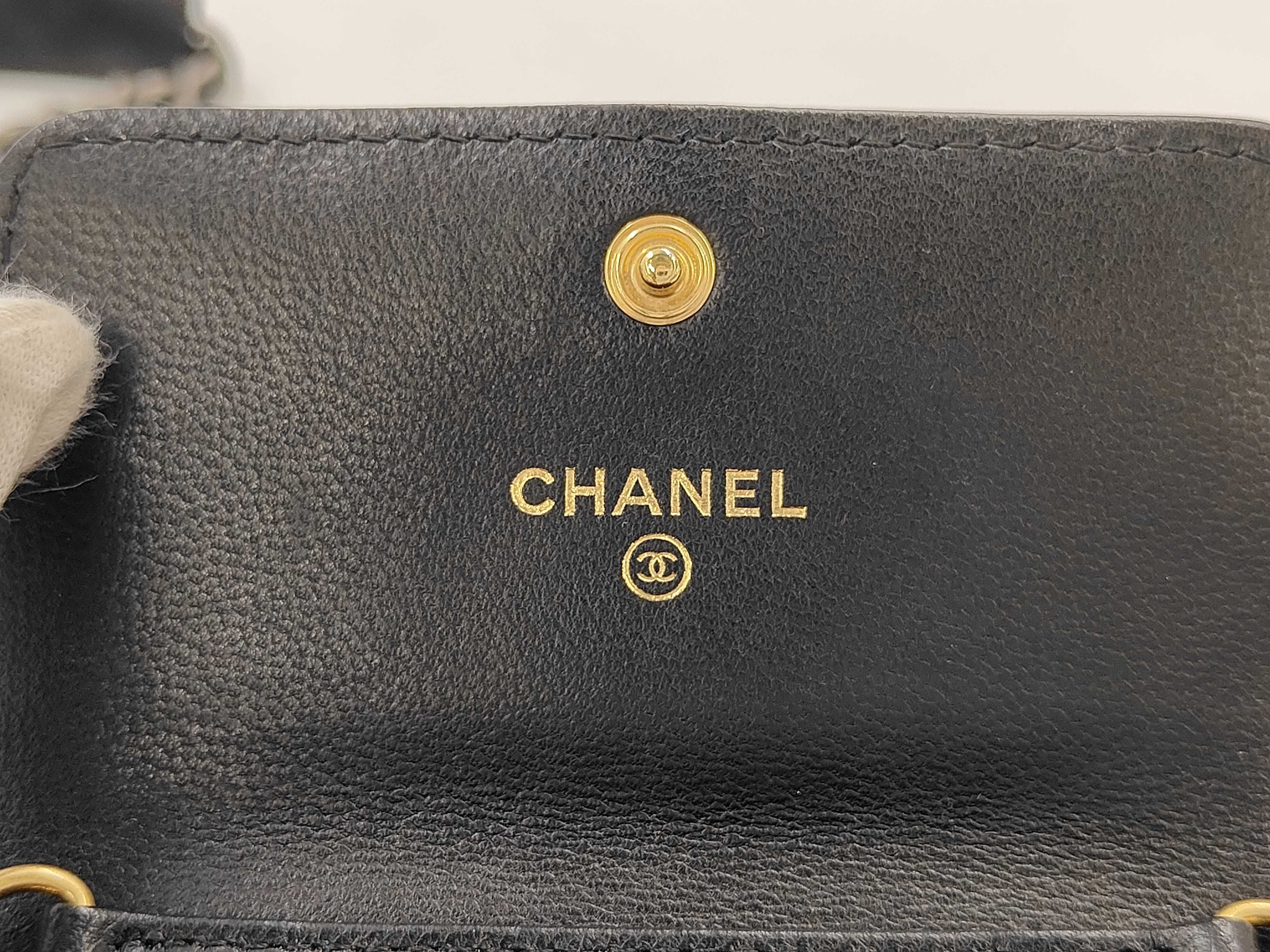 19 Matelassé Chain Shoulder Bag — view 9