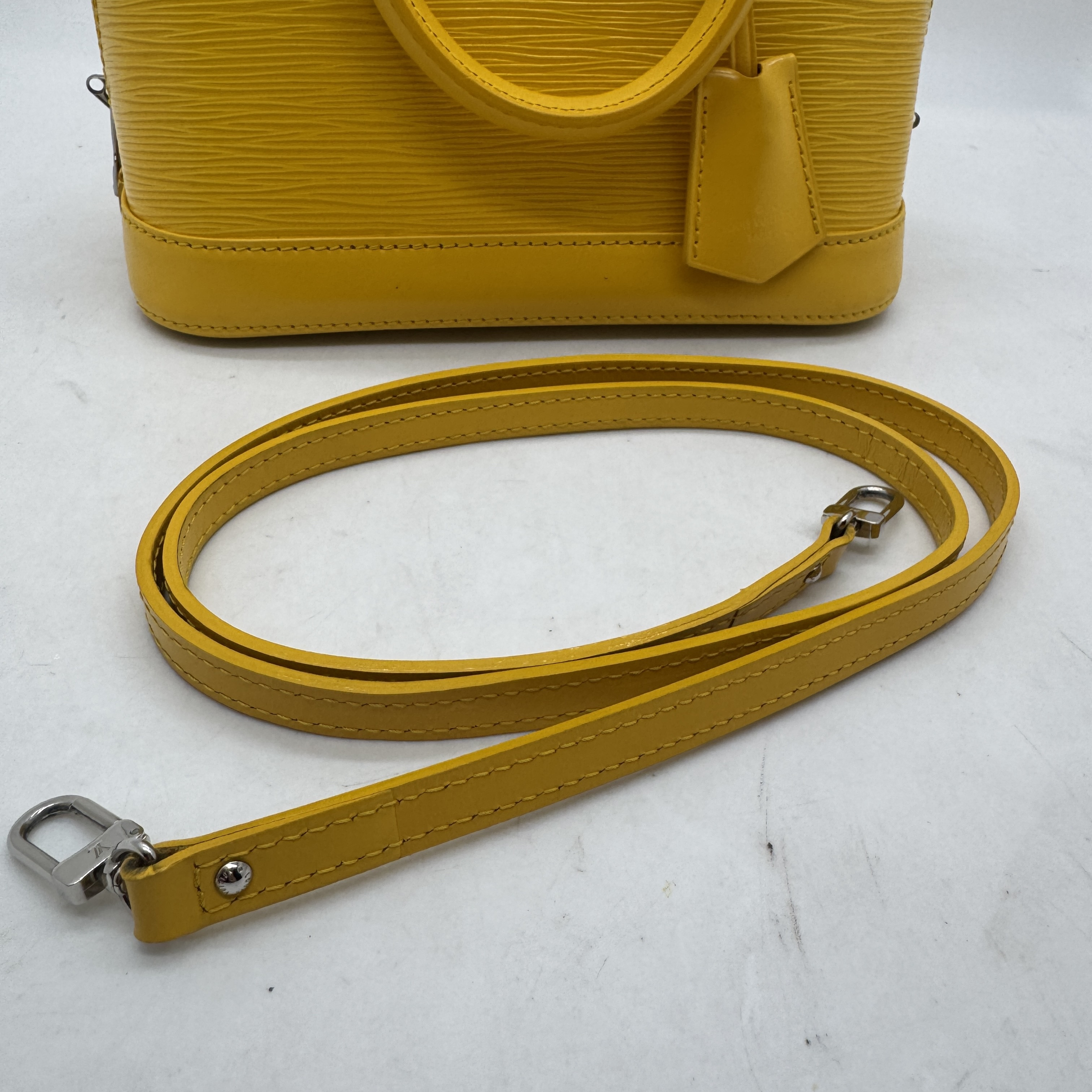 Epi Alma PM Yellow Handbag — view 11