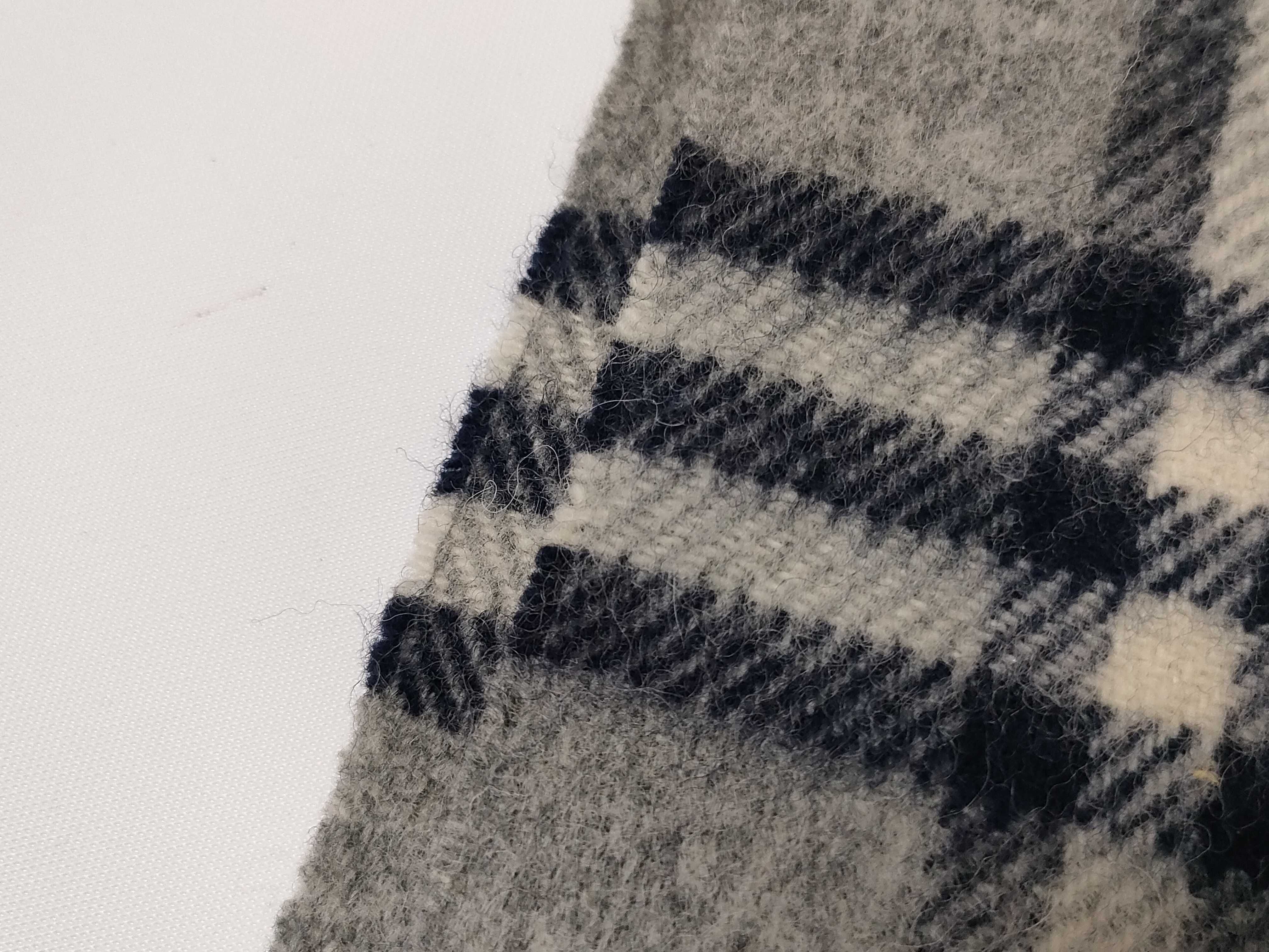 wool shawl/blanket in gray, other accessories. — view 7