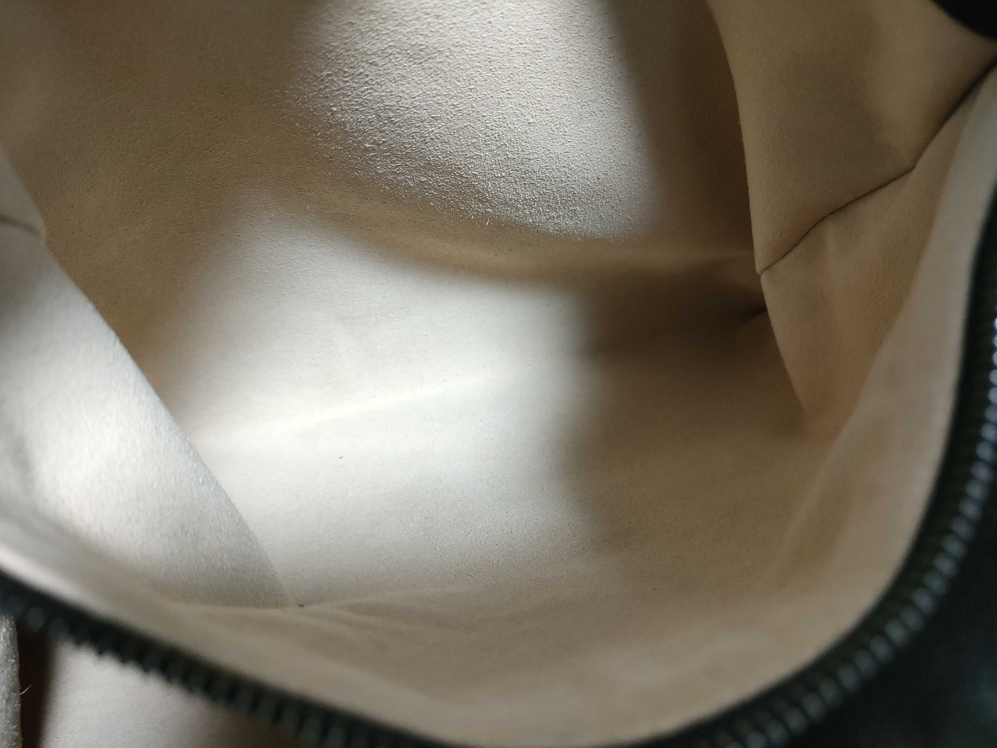GG Marmont One-Shoulder Bag — view 9