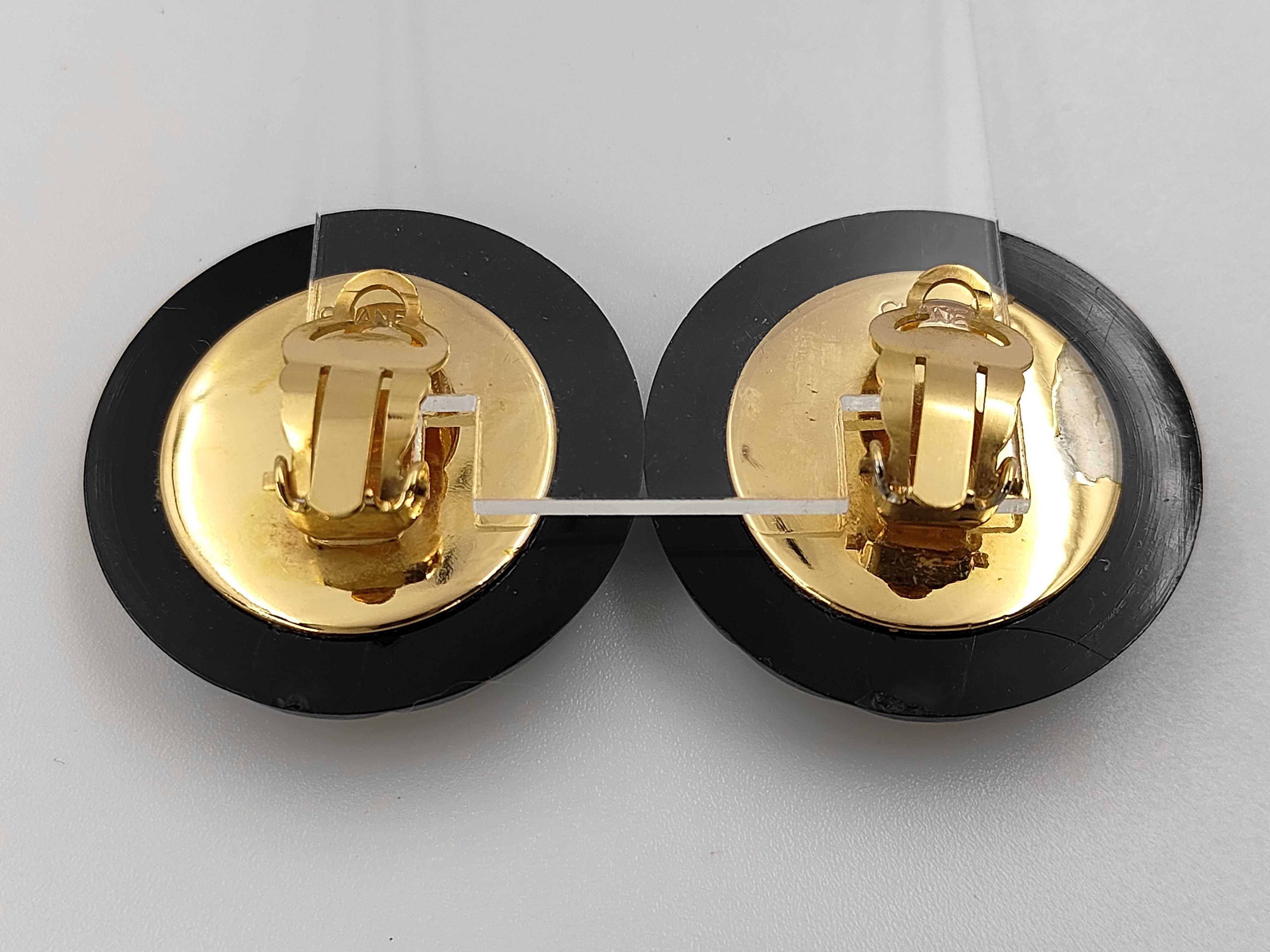 Matelassé Coco Mark Black Gold Earrings — view 2