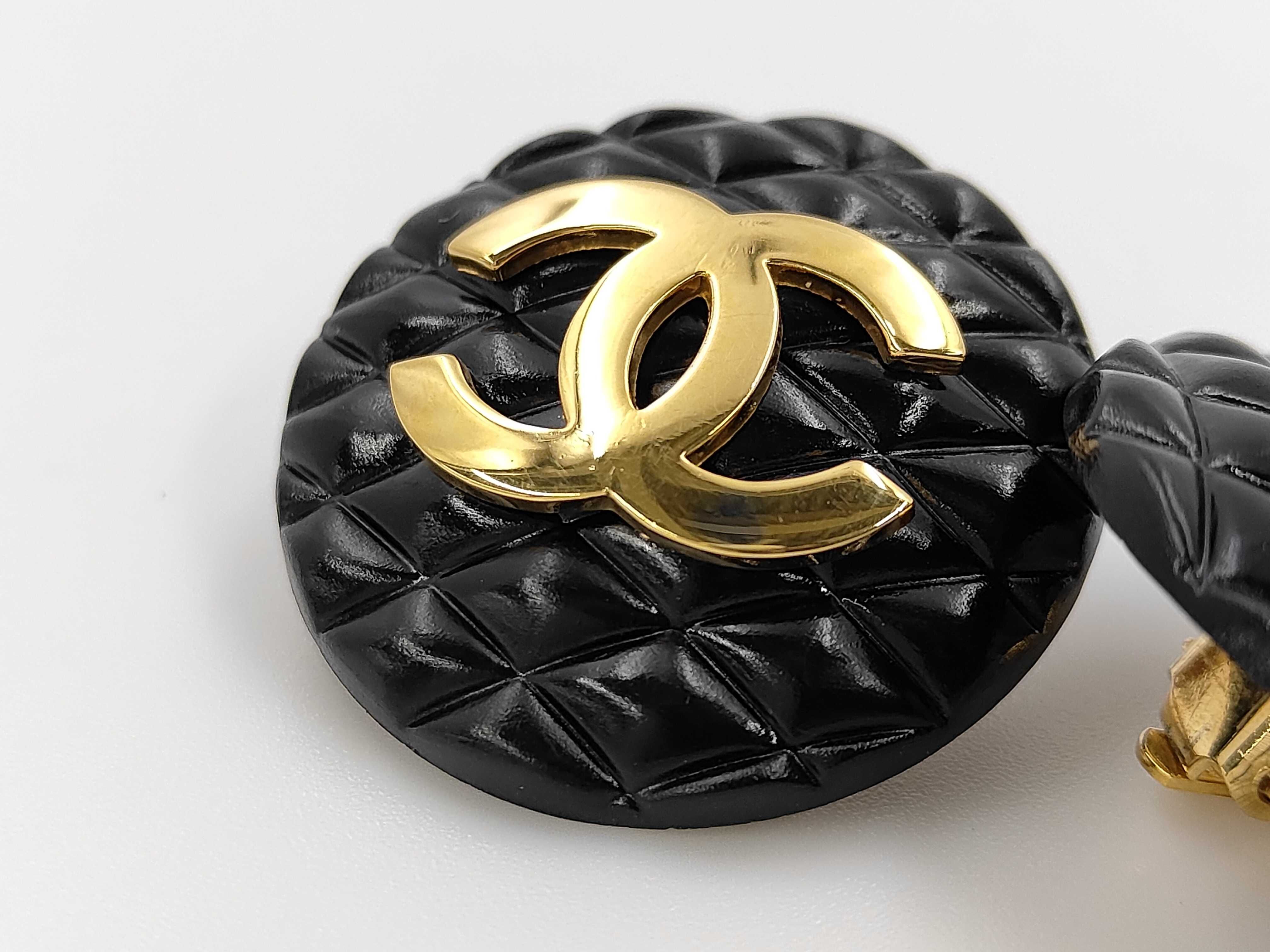 Matelassé Coco Mark Black Gold Earrings — view 7