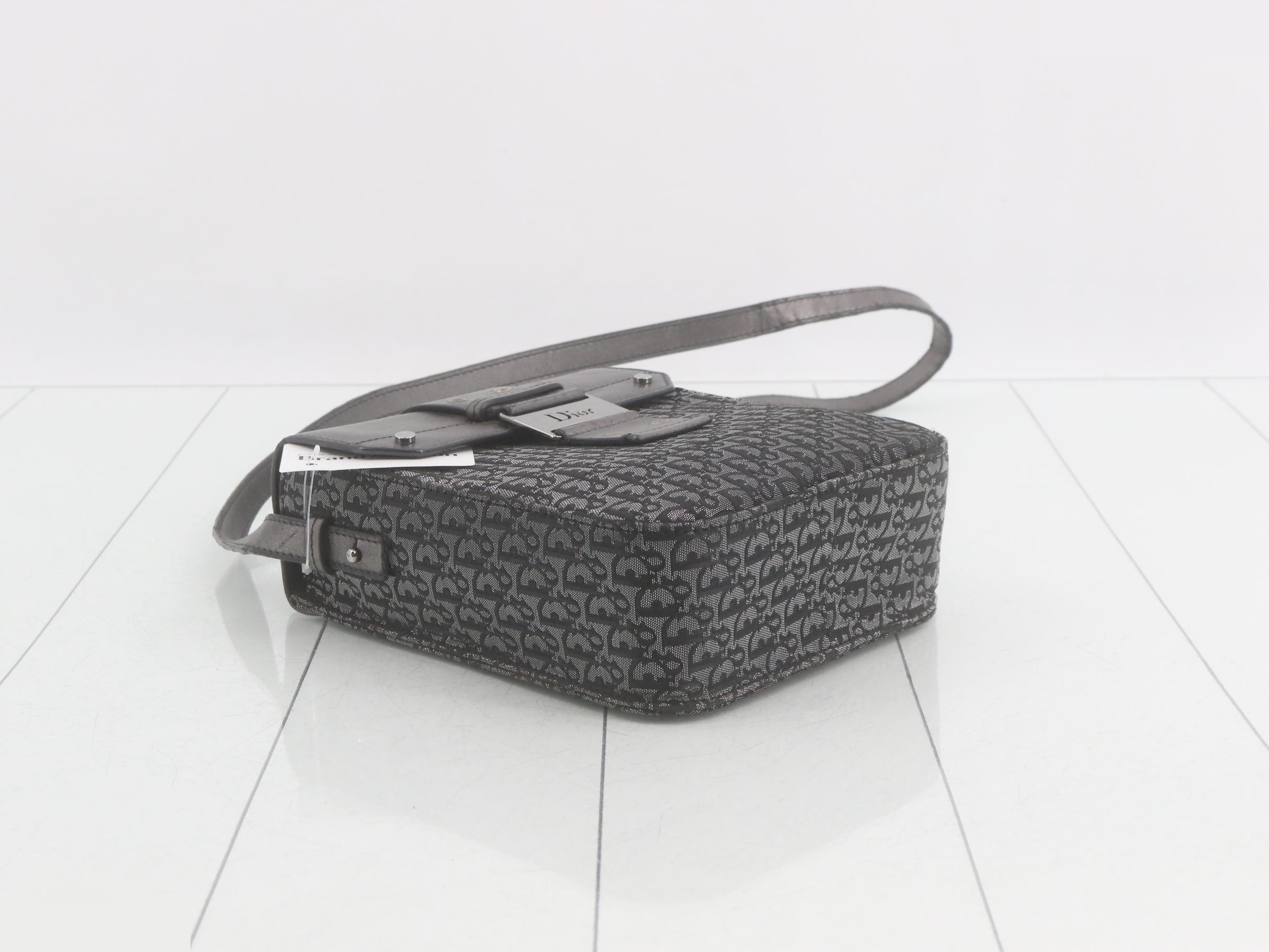 Street Chic Shoulder Bag — view 5