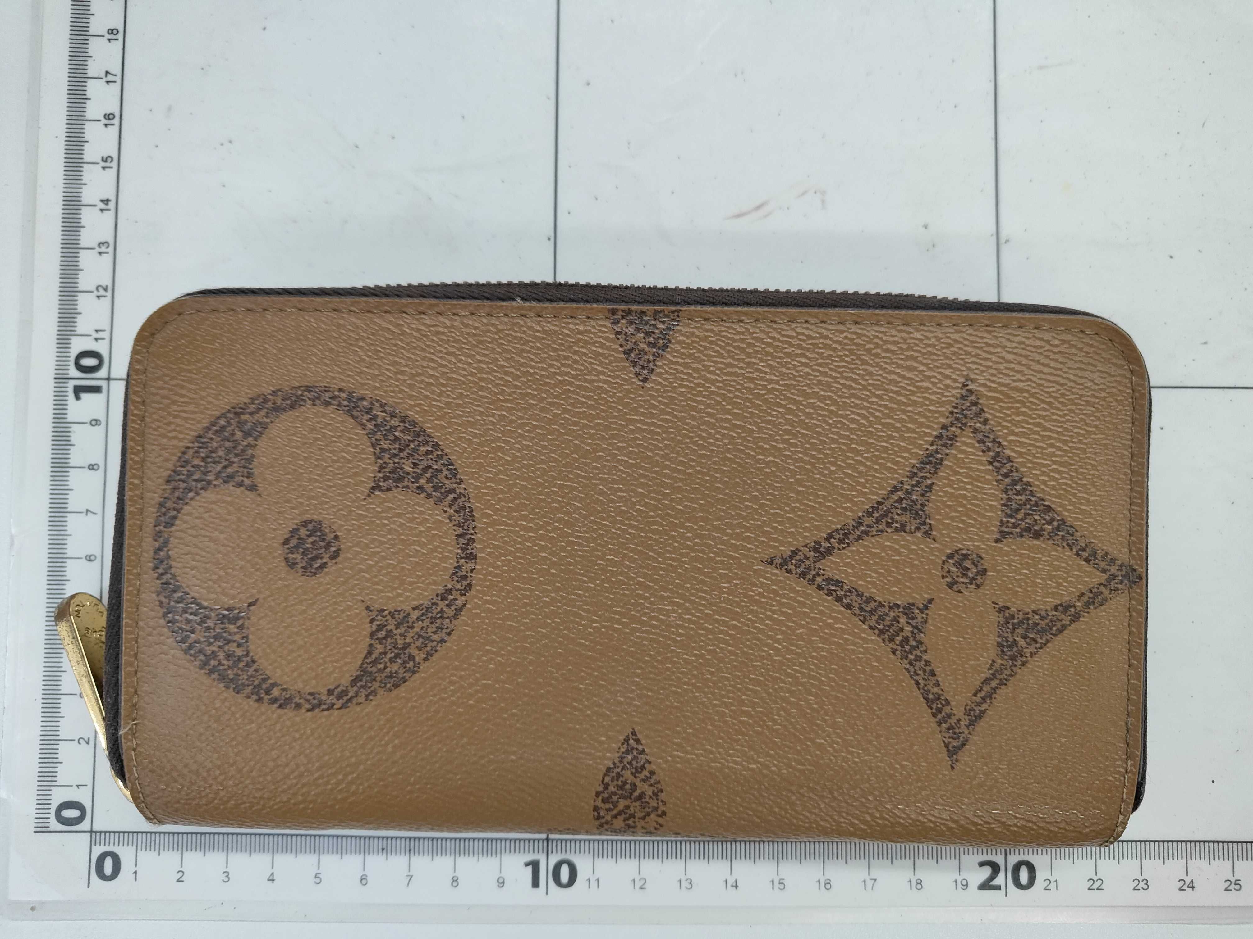 Giant Reverse Zippy Wallet LM2250 — view 2