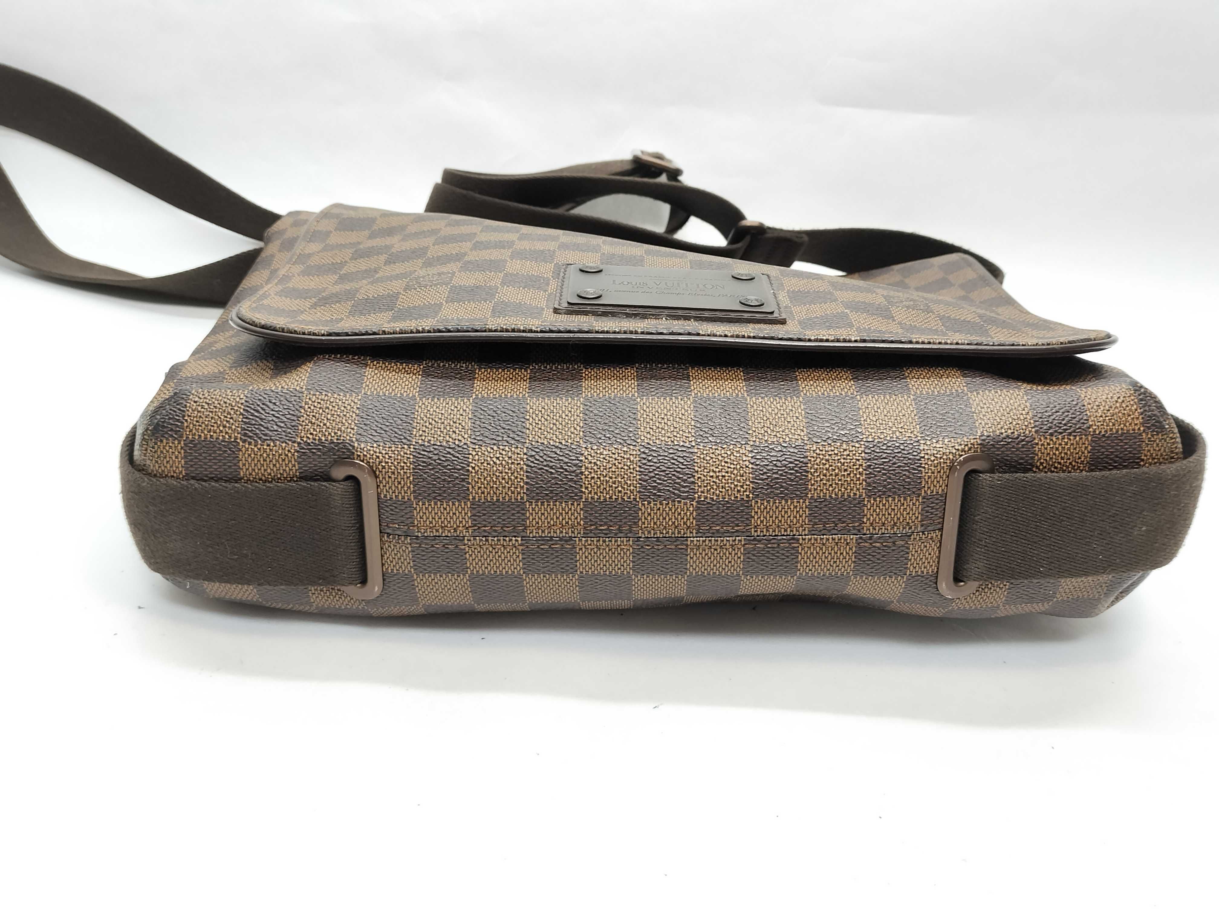 Damier Louis Vuitton Brooklyn MM Damier Ebene Shoulder Bag — view 4